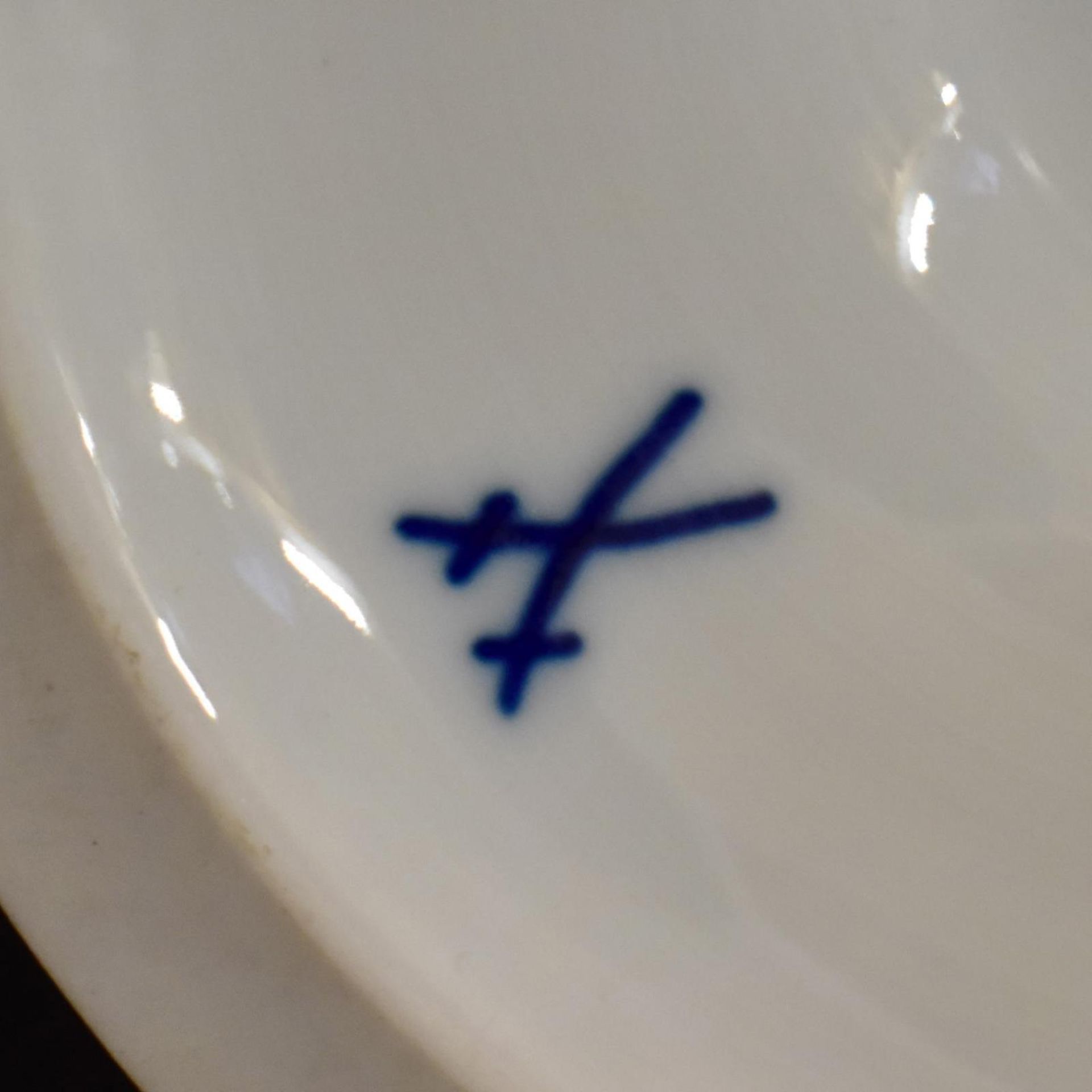 Vase. Meissen | Porzellan, Farb- und Goldstaffage. - Bild 3 aus 3