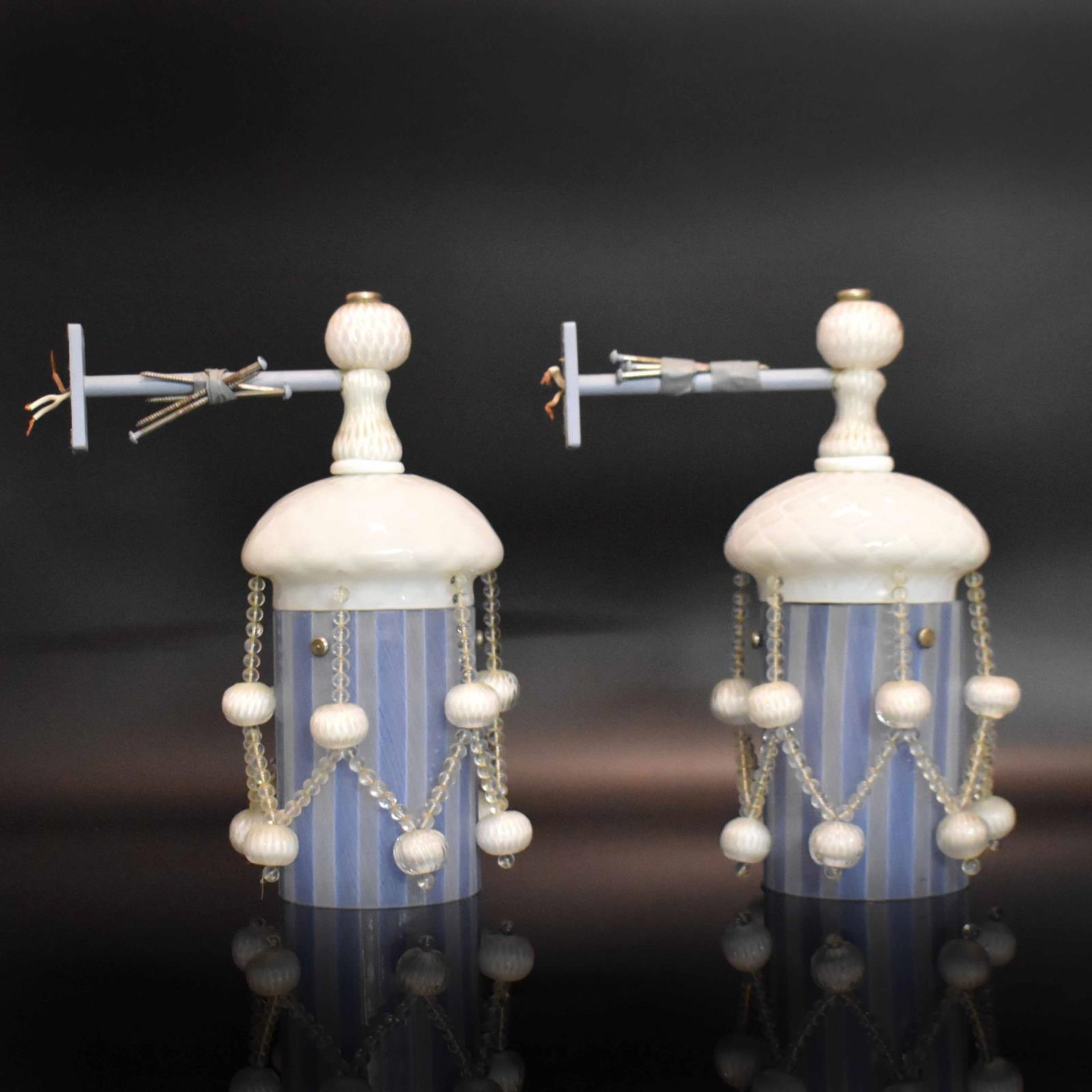 Ein Paar Wandleuchten. 20. Jh. | Glas. Metall. - Bild 2 aus 2