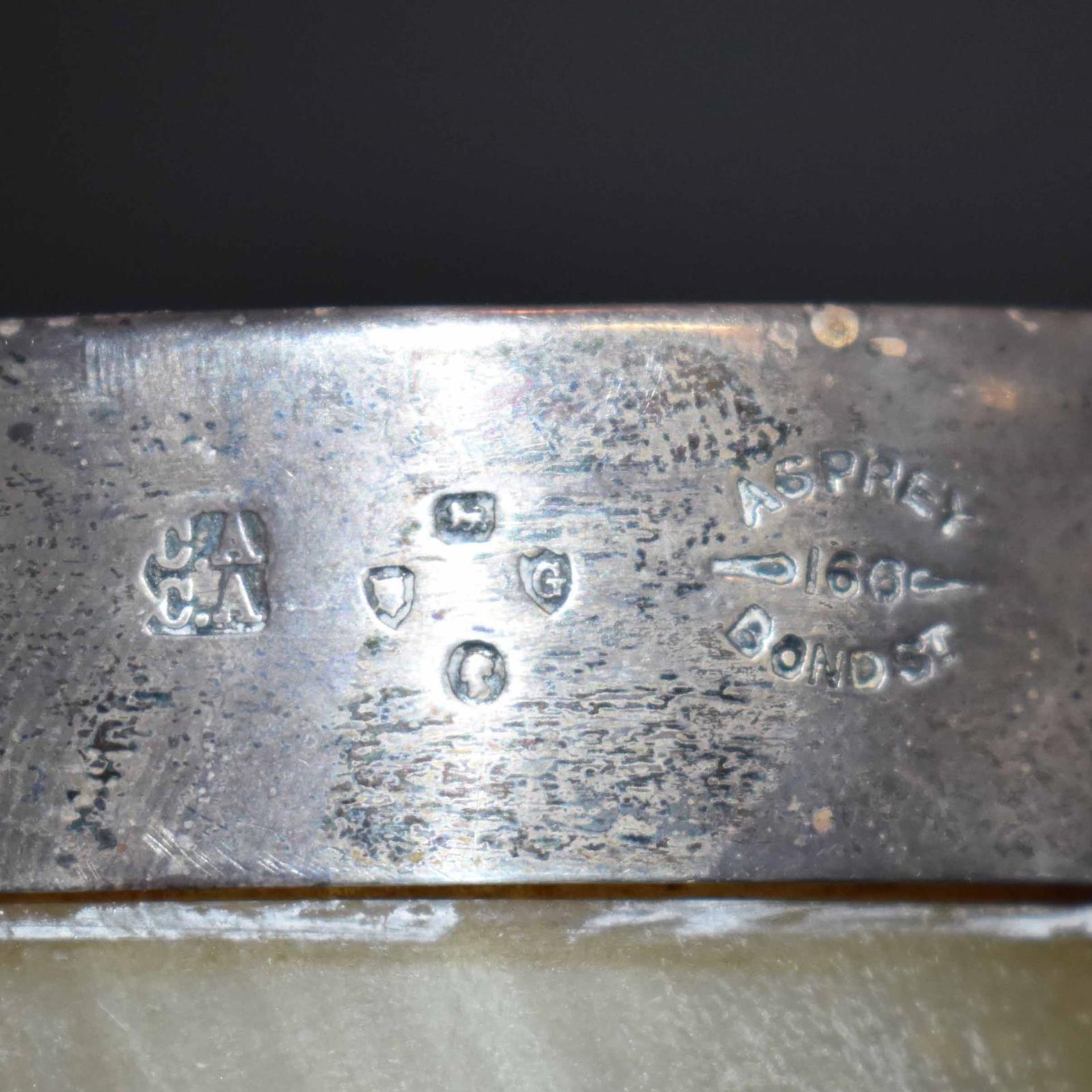 Drei Hornbecher. London, 1874, George Aldwinckle und 1882, Charles Asprey & Charles Asprey jun. s... - Bild 4 aus 4