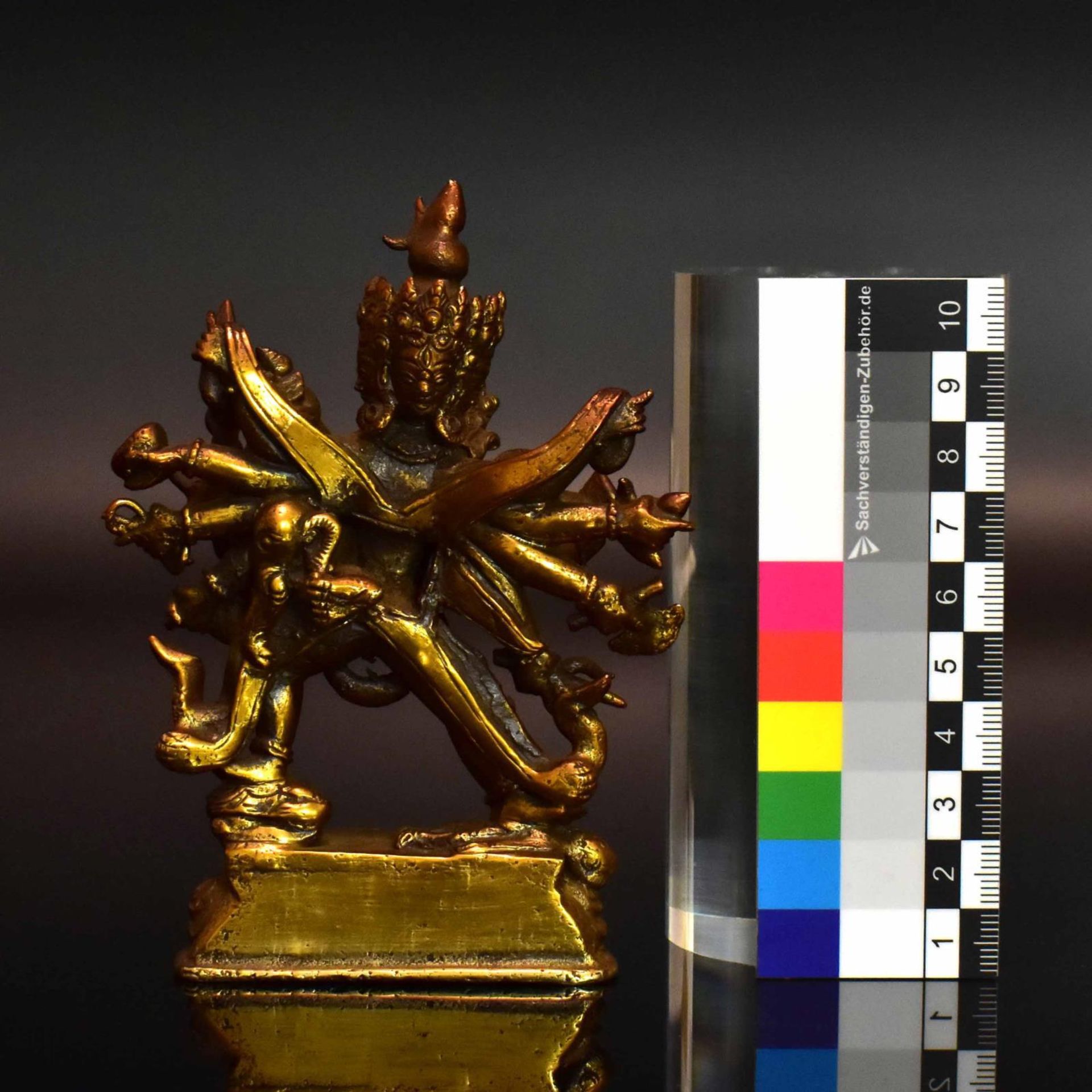 Samvara in yab yum. Tibet (wohl) | Bronze, Reste von Vergoldung. - Bild 2 aus 3