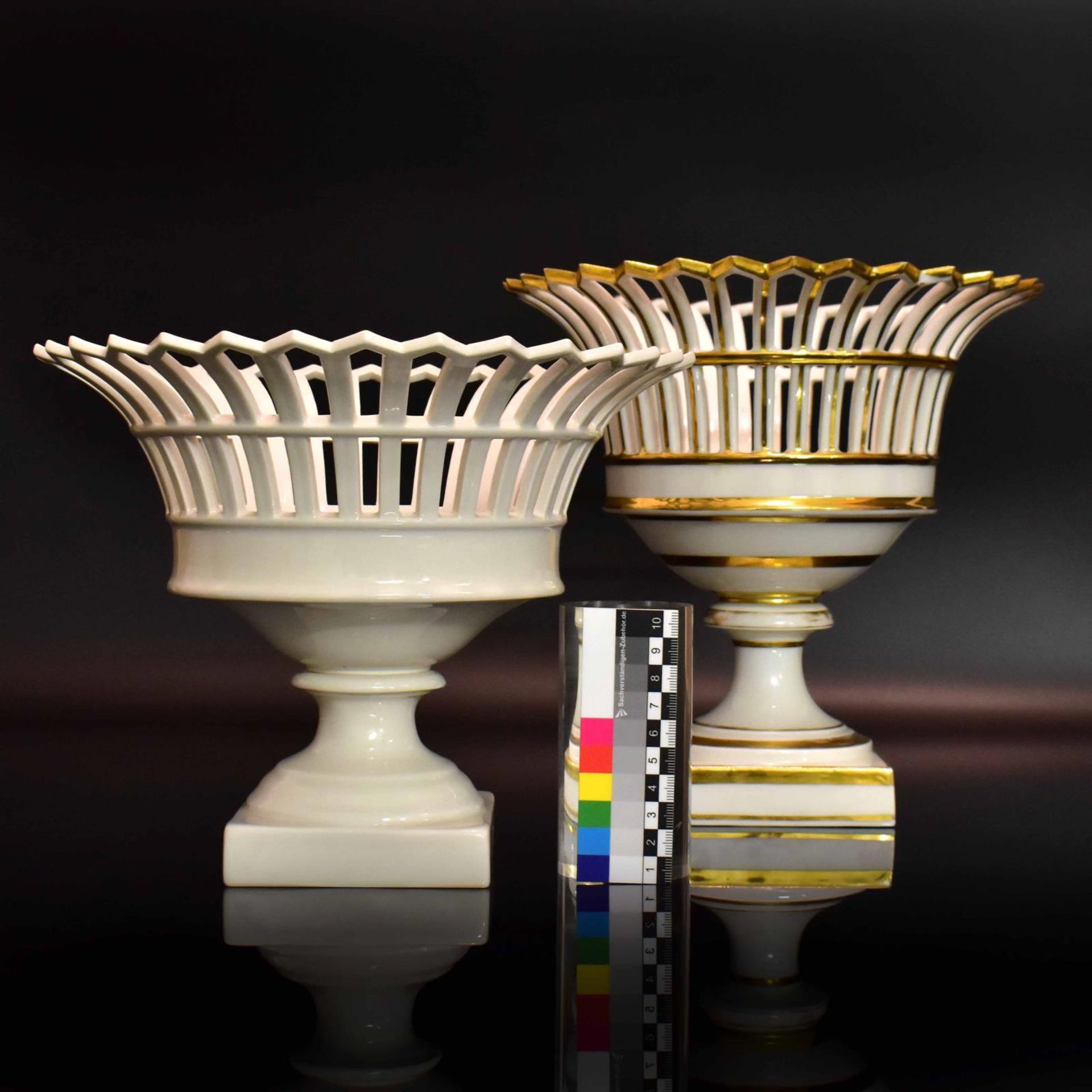 Zwei Tafelaufsätze. KPM Berlin bzw. wohl Frankreich| Porzellan, weiß bzw. Goldstaffage. - Bild 2 aus 3