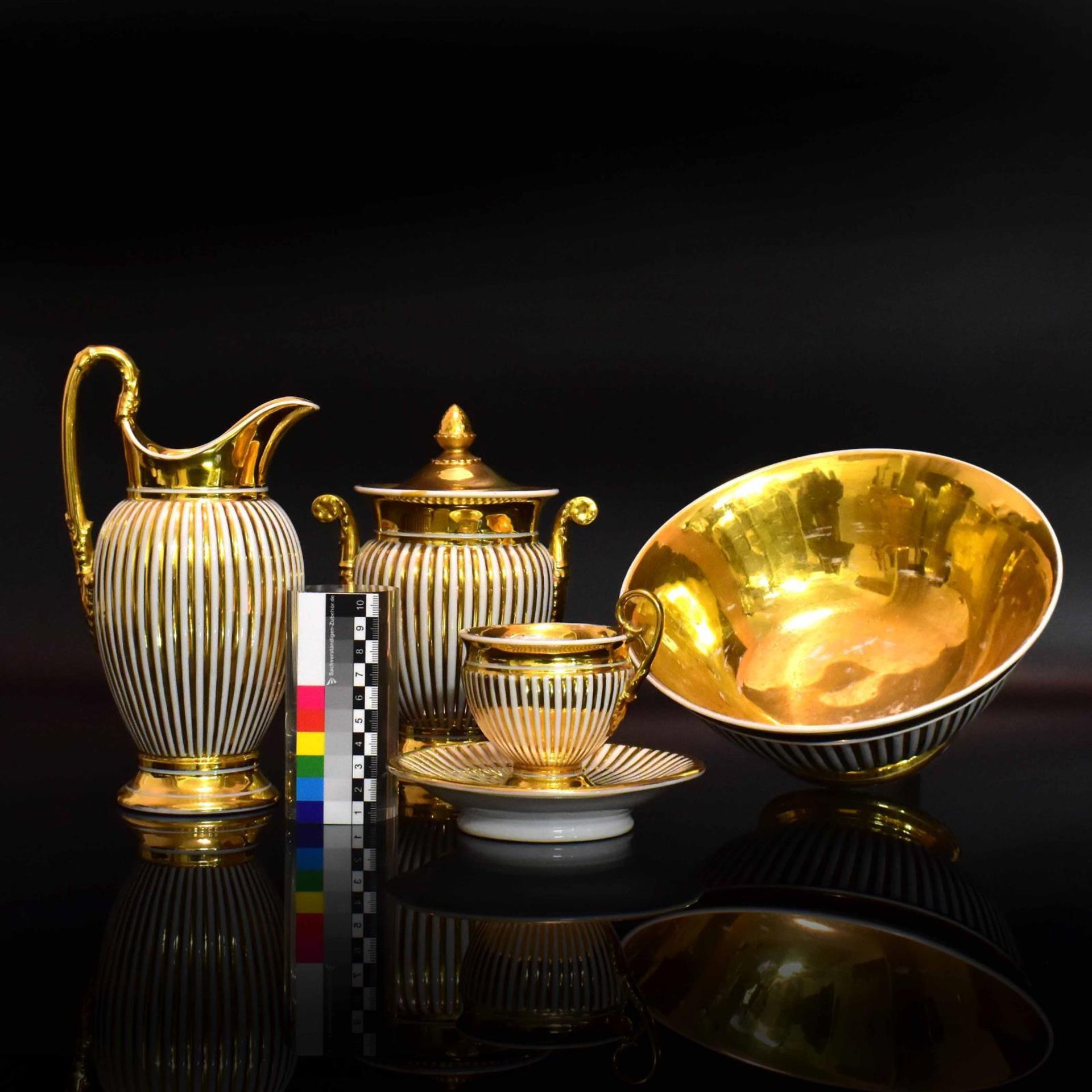 Kaffee-Teilservice, 13tlg. Deutschland oder Frakreich, 19. Jh. | Porzellan, Goldstaffagen. - Bild 2 aus 2