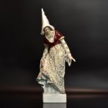 "Burgunderin". Aelteste Volkstedter, nach einem Modell der Schwarzburger Werkstätten, Entwurf E....