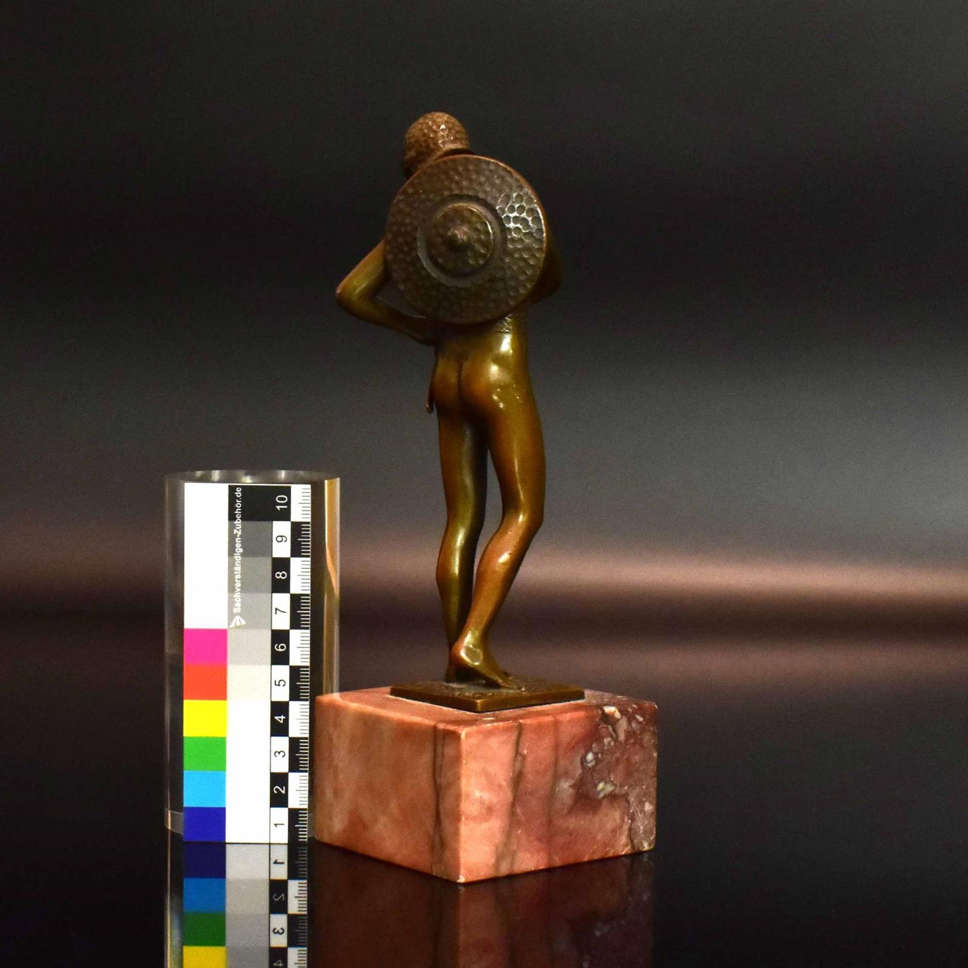 Antiker Krieger. 19./20. Jh. | Bronze, patiniert. Marmorsockel. - Bild 3 aus 3