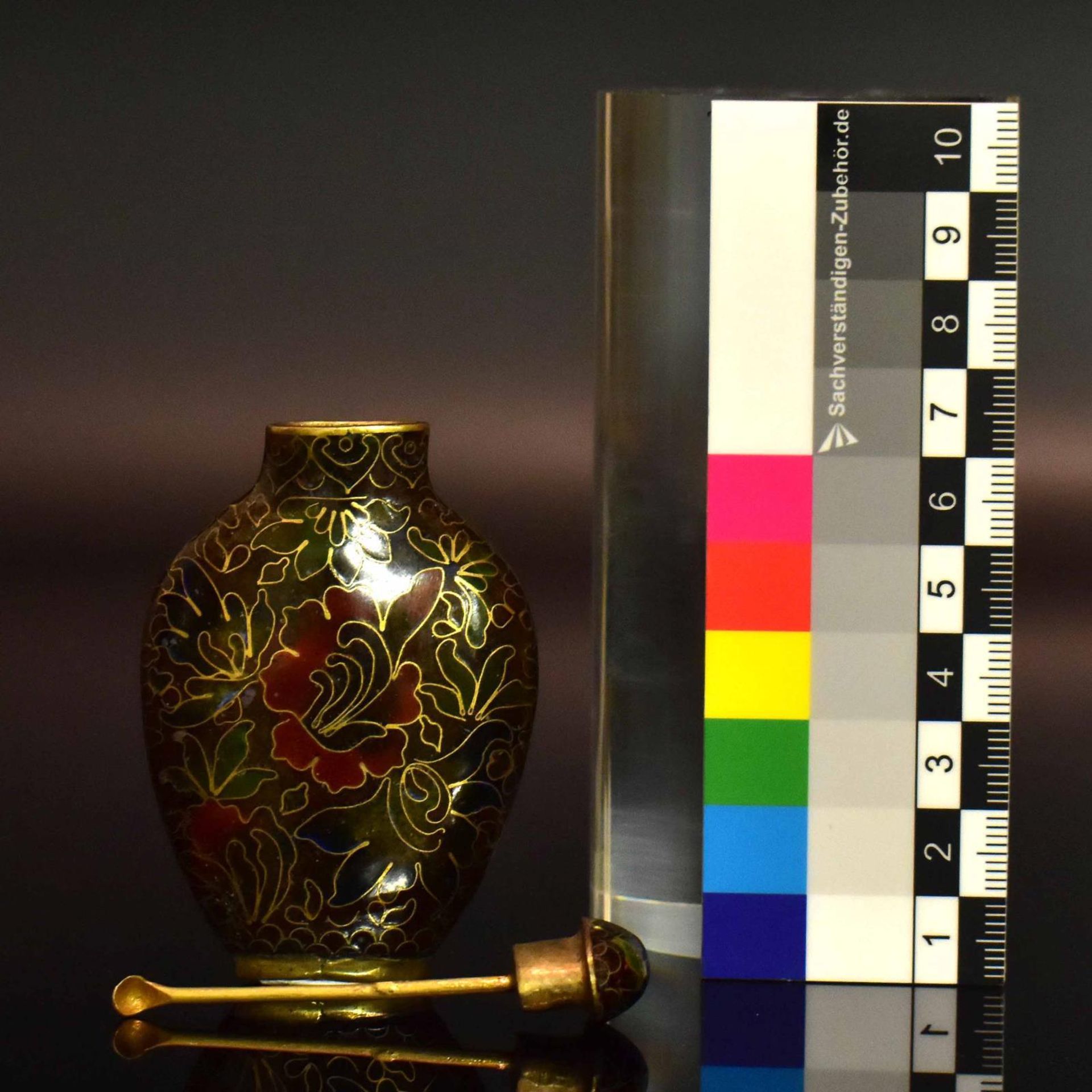 Snuff Bottle. China, 19./20. Jh. | Cloisonné. - Bild 2 aus 2