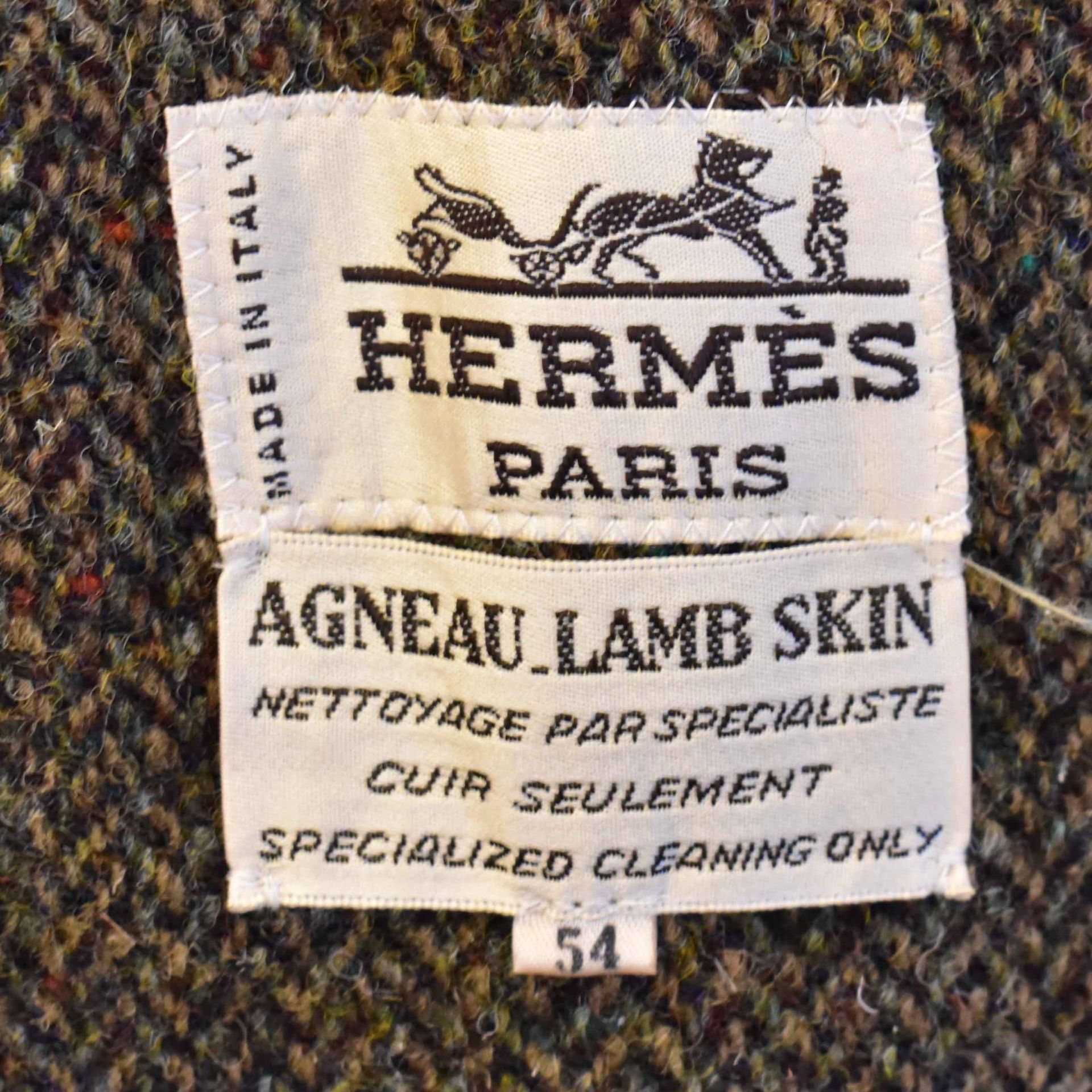 Vintage-Tweedjacket. Hermès | Olivgrüne Wolle, Vorderseite Lammlederbesatz. - Bild 2 aus 2