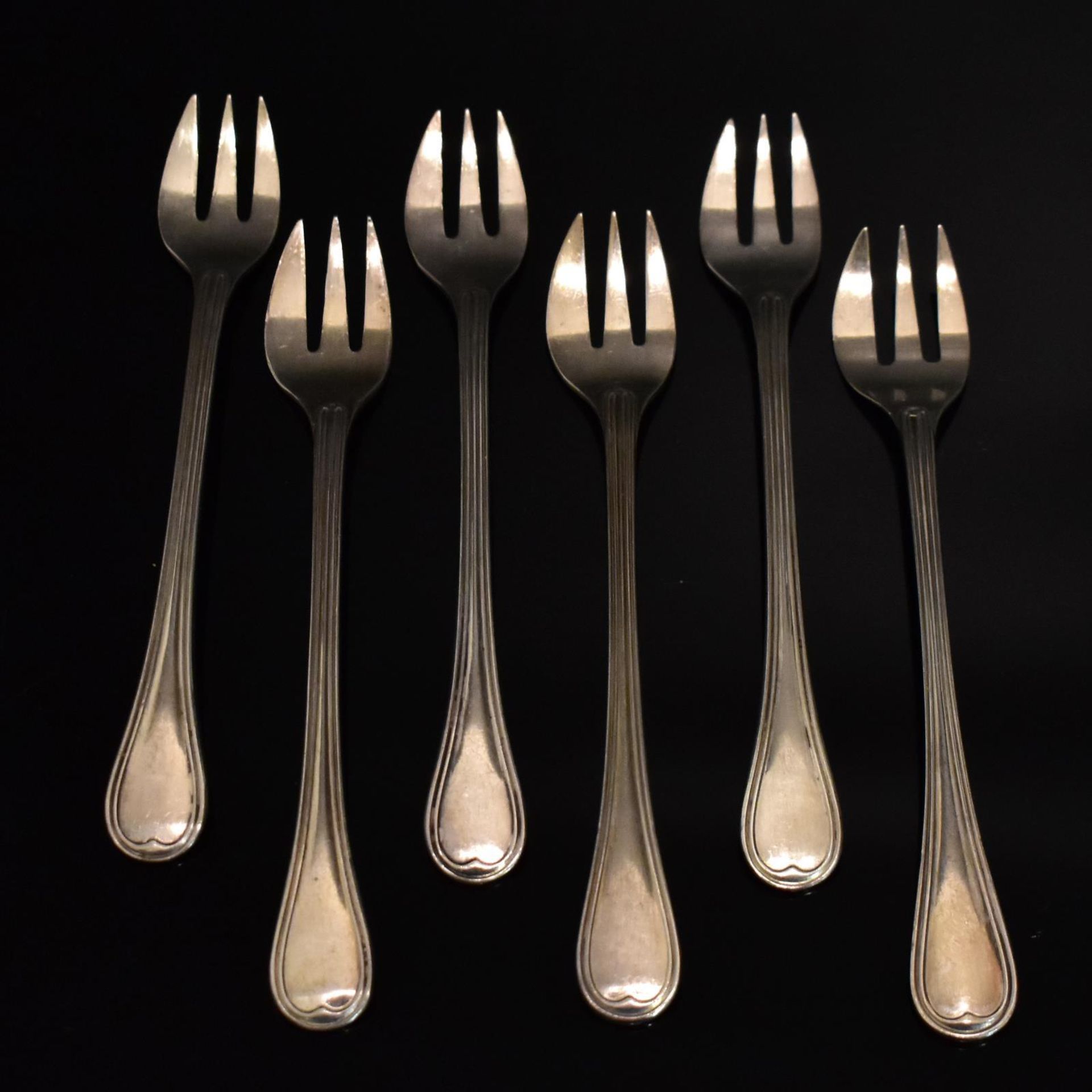 Sechs Austerngabeln. Frankreich, Christofle | Metall, versilbert.