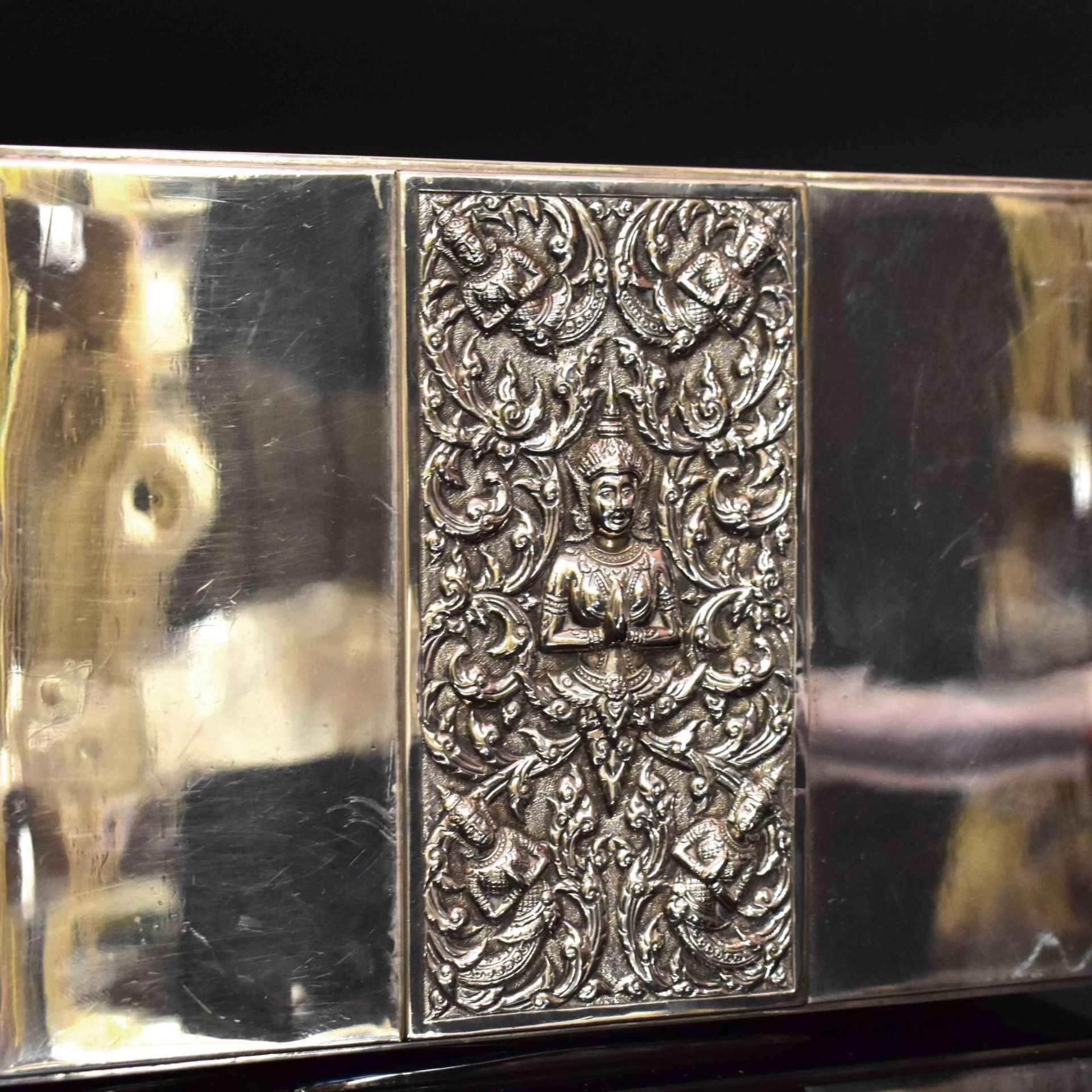 Dose. Siam, 1. Hälfte 20. Jh. | Silber, Holzkern. - Bild 3 aus 5