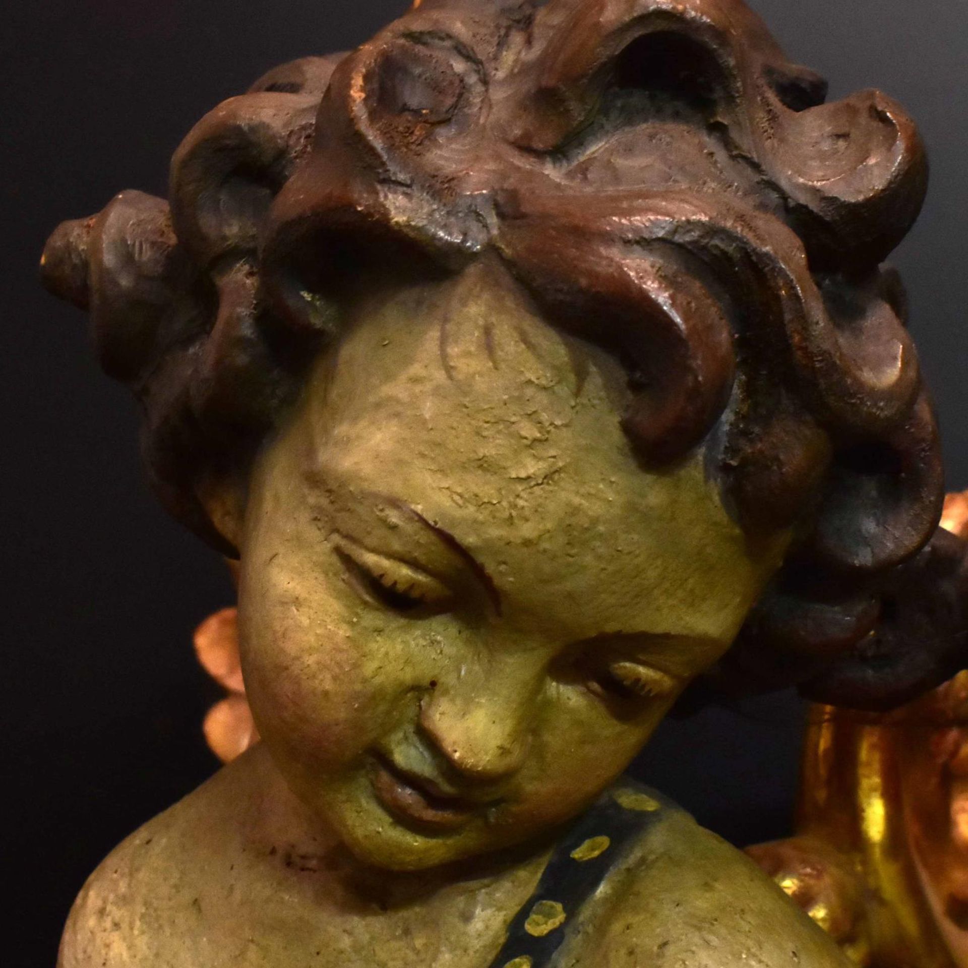 Ein Paar Leuchterputten. Barockstil, wohl Tirol, 20. Jh. | Holz, geschnitzt, Farb- und Goldfassun... - Bild 2 aus 4