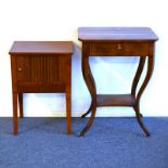 Ein Nacht- und ein Nähkästchen. 19./20. Jh. | Nussbaum, Ahorn und andere Hölzer furniert. Messing.
