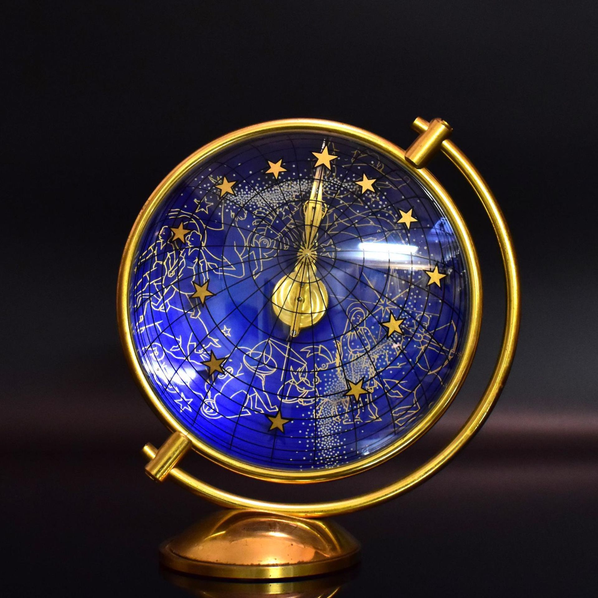 Sternzeichen-Tischuhr, Jaeger-LeCoultre. Frankreich, 1950/60 | Messing. Glas.