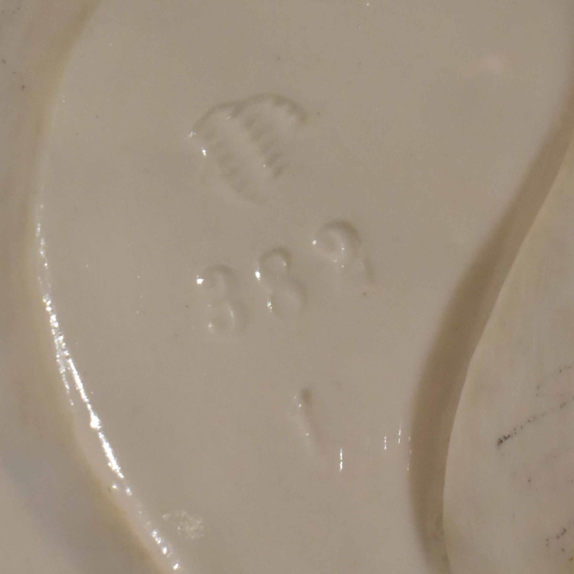 Reiter mit zwei Hunden. Nymphenburg, nach Entwurf von T. Kärner | Porzellan, weiß. - Bild 3 aus 3