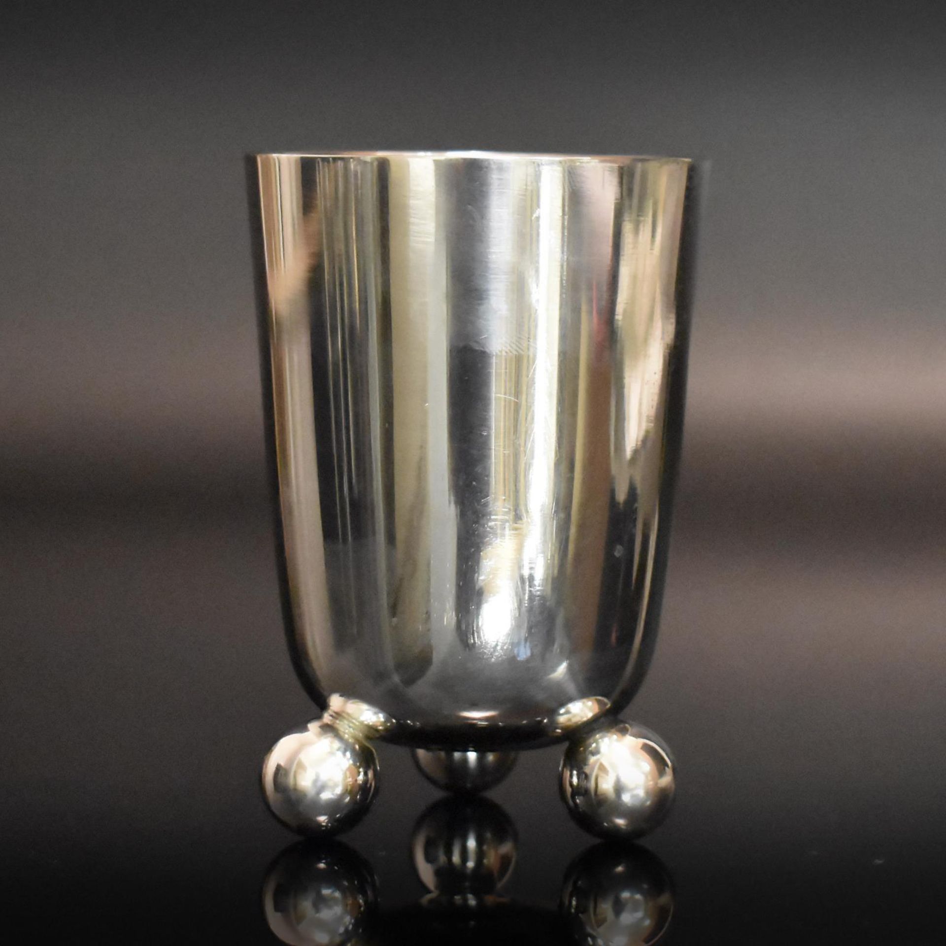 Kugelfußbecher. Düsseldorf, 20. Jh., Vereinigte Silberwarenfabriken | Silber.