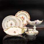 Serviceteile, 43tlg. Meissen, 18. Jh. und später | Porzellan, farbig staffiert.