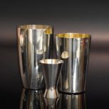 Zwei Becher und kleiner Bar-Messbecher. Italien und Deutschland, u.a. Heilbronn, Bruckmann & Söhn...