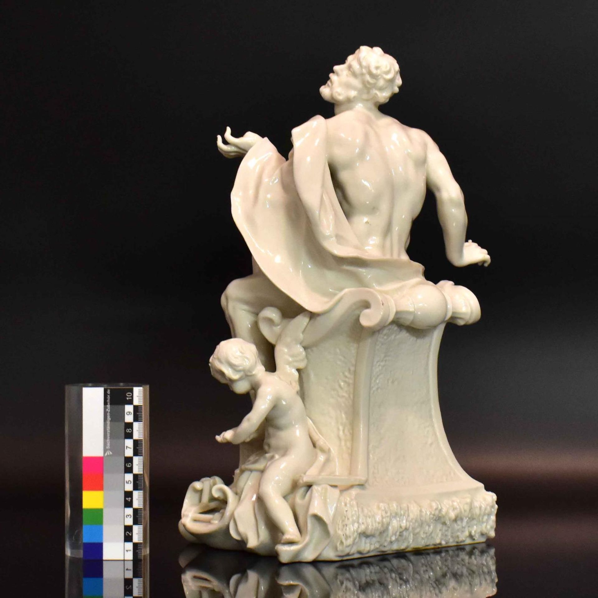 Herkules am Spinnrocken als Winter. Nymphenburg, nach Entwurf von D. Auliczek | Porzellan, weiß. - Bild 2 aus 3