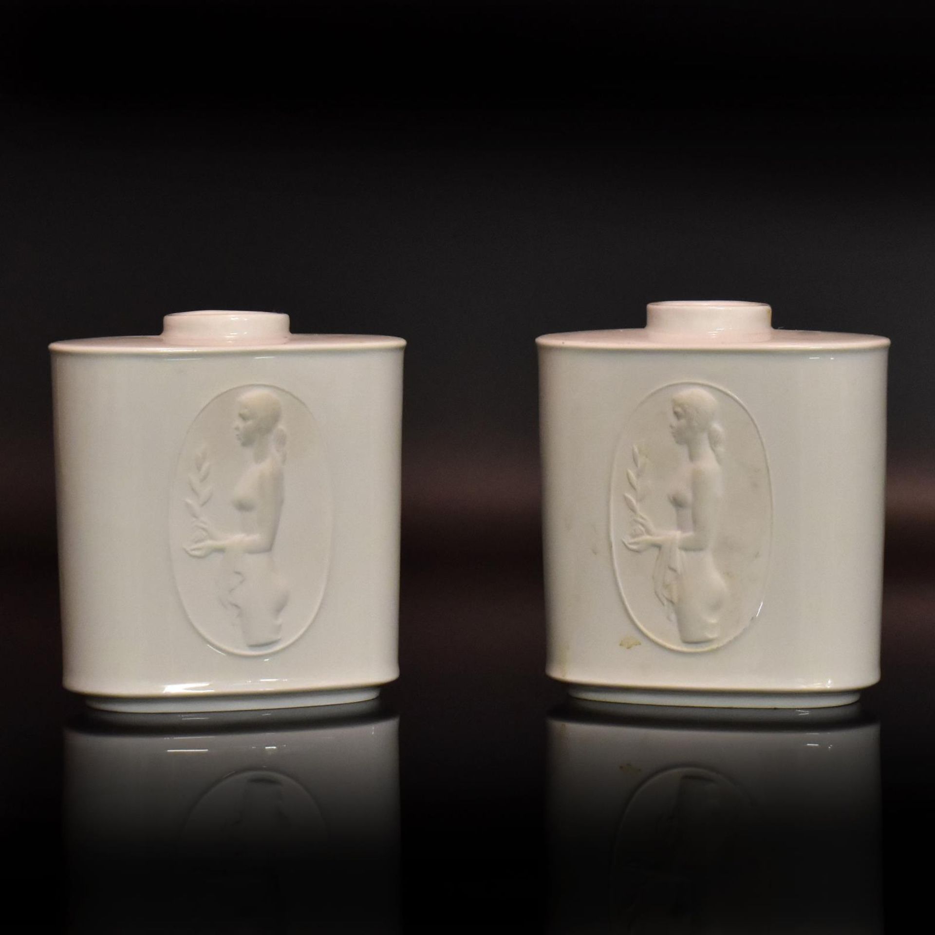 Zwei Teedosen. KPM Berlin, nach Entwurf von Trude Petri | Porzellan, weiß.