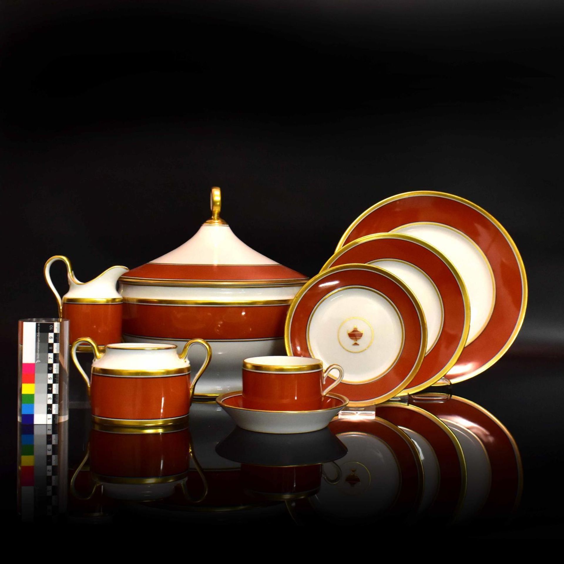 Speiseservice, 76tlg. Richard Ginori | Porzellan, Farb- und Golddekor. - Bild 2 aus 3