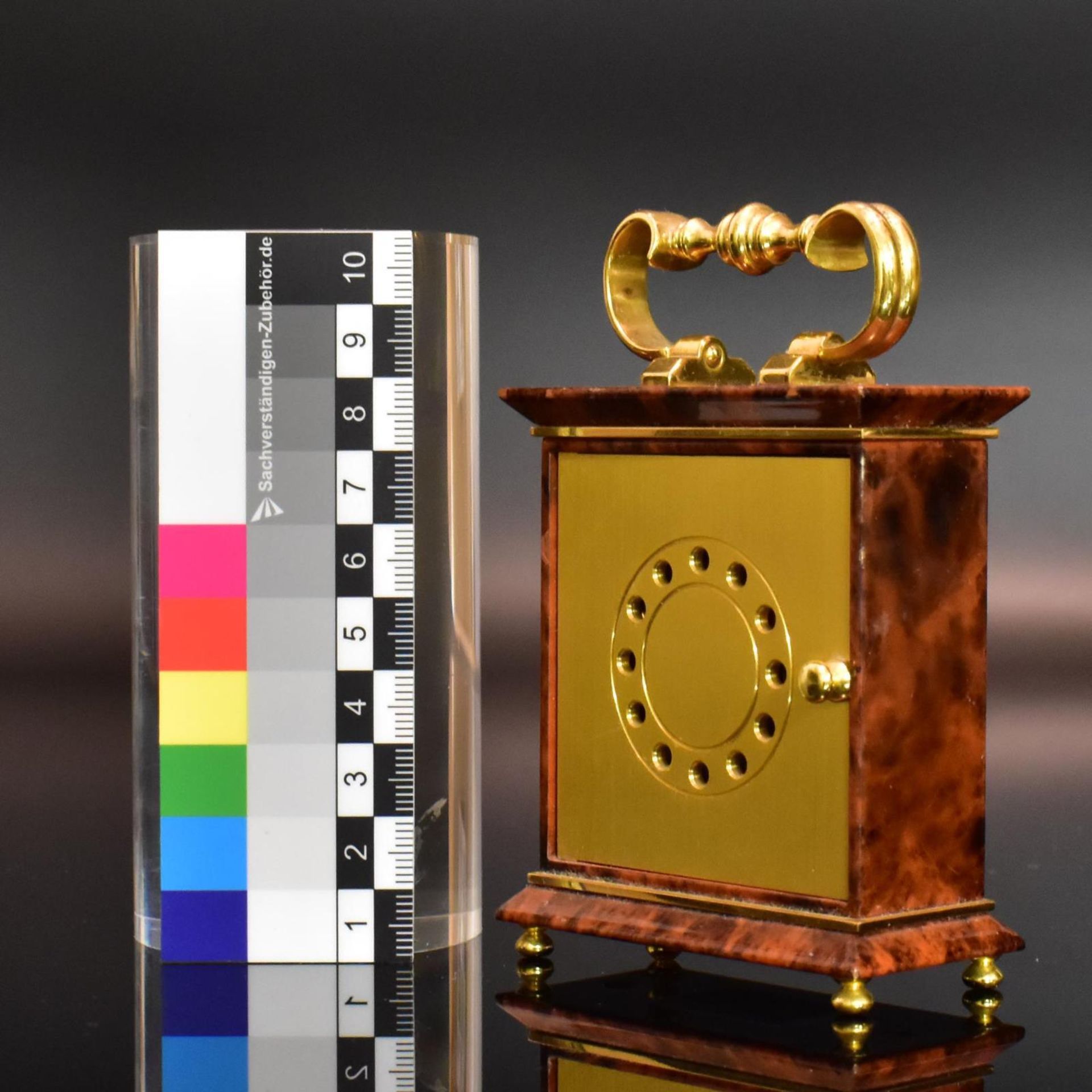 Wecker, Gubelin. Frankreich, 19./20. Jh. | Kunststoff in Wurzeloptik. Messing. Glas. - Bild 2 aus 3