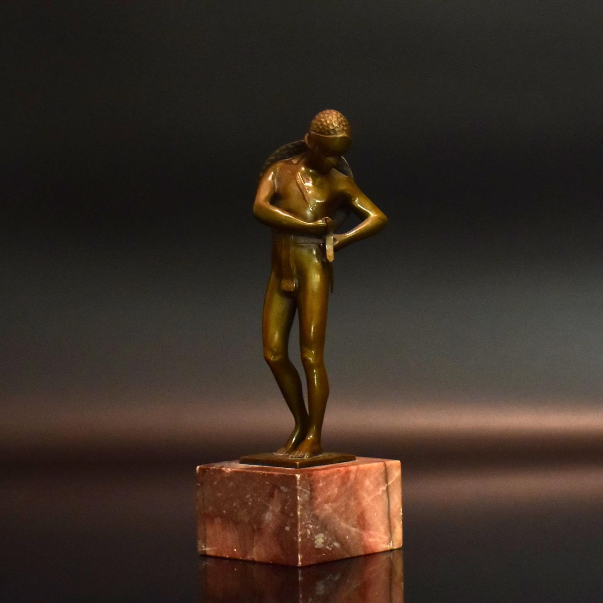 Antiker Krieger. 19./20. Jh. | Bronze, patiniert. Marmorsockel.