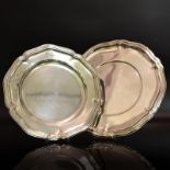 Zwei Teller. Deutschland, 20. Jh., u.a. Schwäbisch Gmünd, Gebrüder Deyhle | Silber.