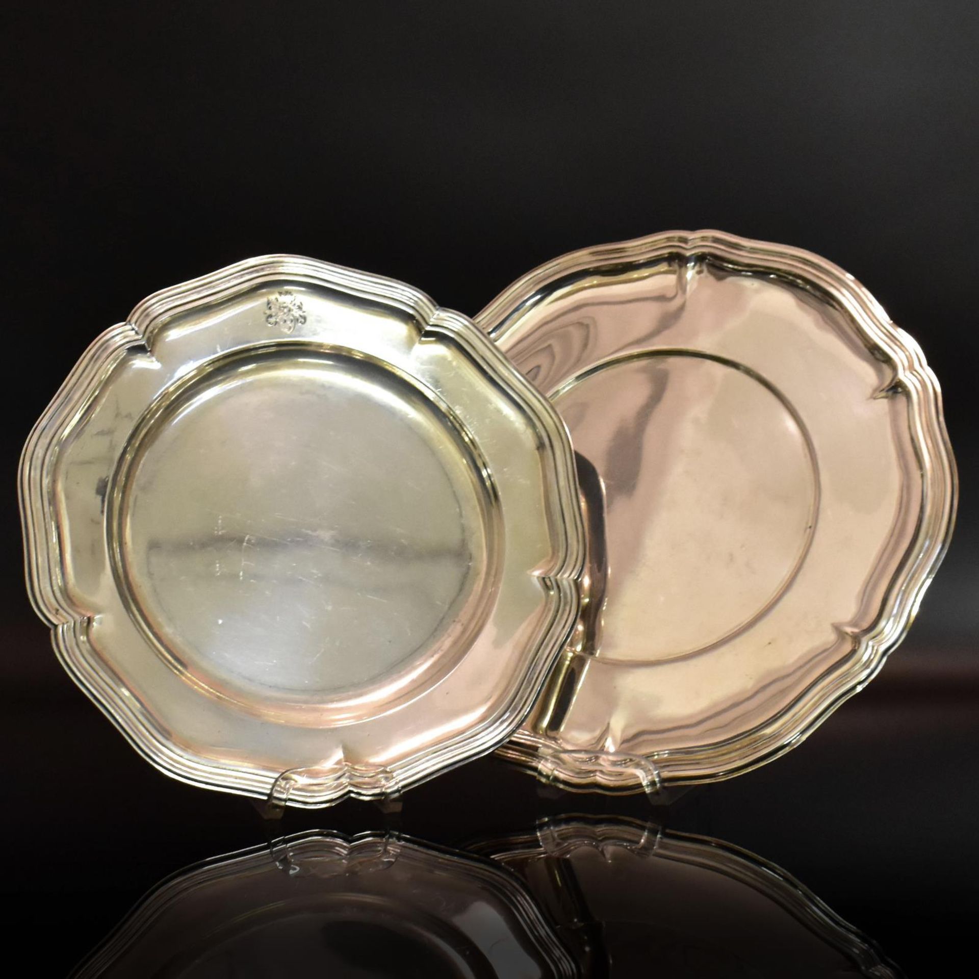 Zwei Teller. Deutschland, 20. Jh., u.a. Schwäbisch Gmünd, Gebrüder Deyhle | Silber.