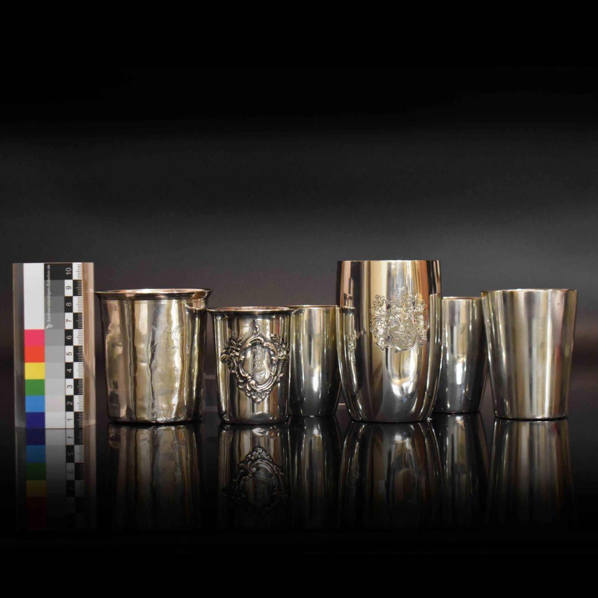 Sechs Becher. Deutschland, Frankreich und Schweden, 20. Jh. | Silber, tlw. innen vergoldet. - Bild 2 aus 3