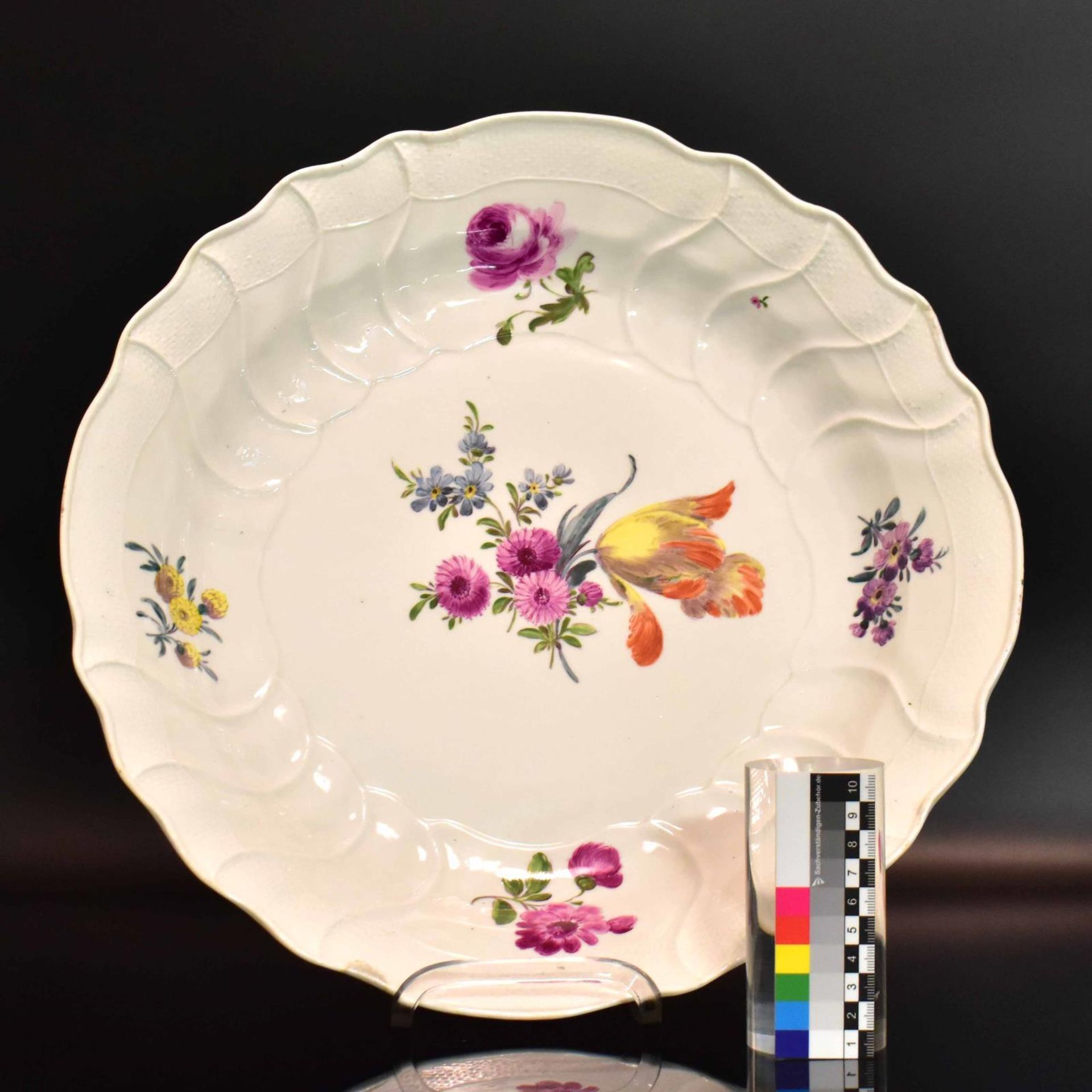 Schale. Meissen, 18. Jh. | Porzellan, farbig staffiert. - Bild 2 aus 6