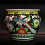 Cachepot. China, 19./20. Jh. | Porzellan, bunter Schmelzfarbendekor.