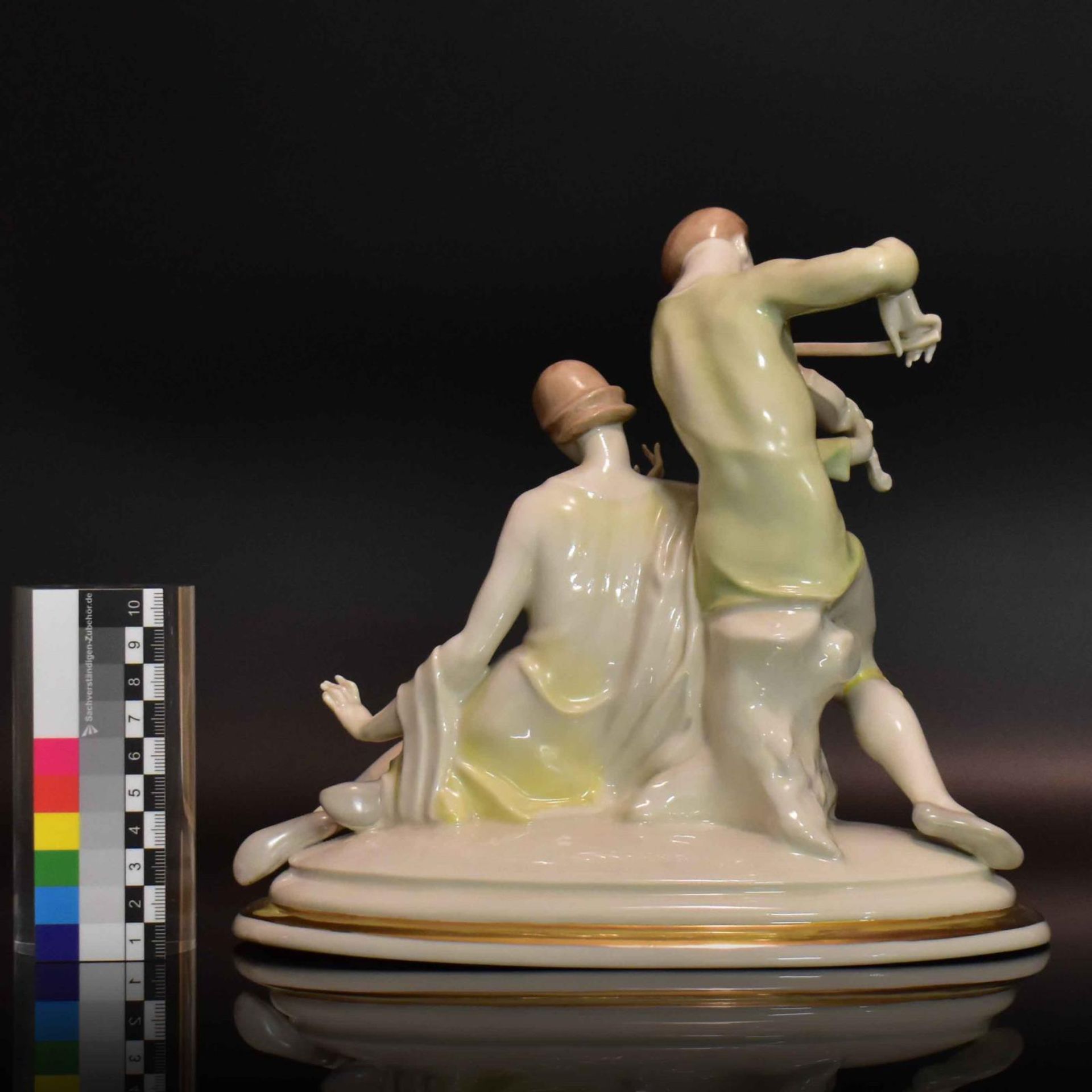 "Adagio". Hutschenreuther, nach Entwurf von C. Werner | Porzellan, sparsame Farb- und Goldstaffage. - Bild 2 aus 3