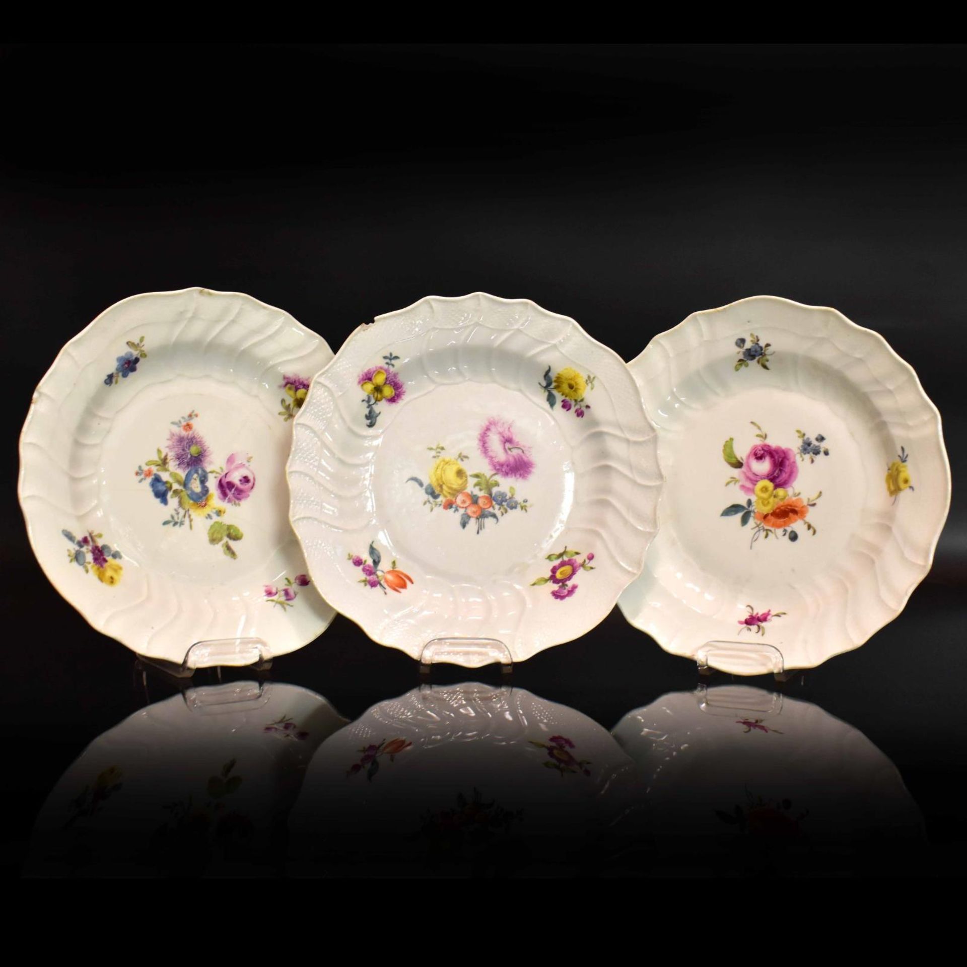 Schale. Meissen, 18. Jh. | Porzellan, farbig staffiert. - Bild 4 aus 6