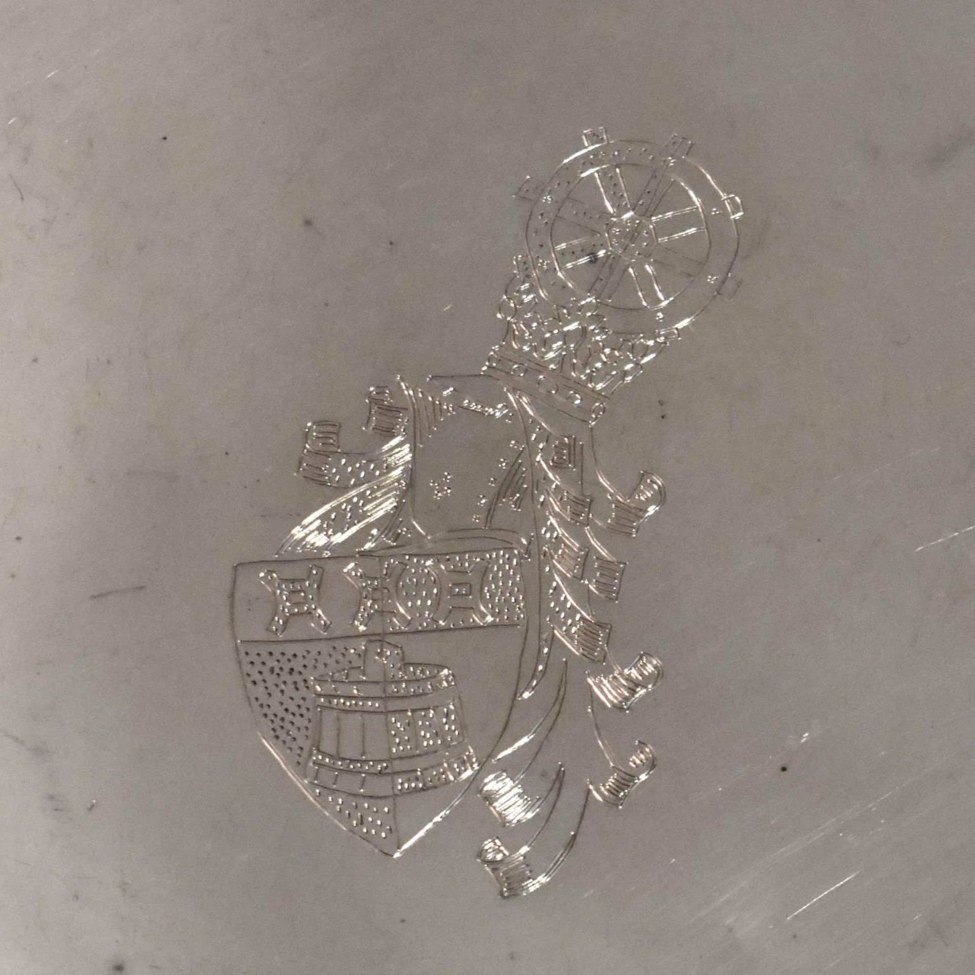 Zwei Teller. U.a. Kopenhagen, 1940, G. Traberg | Silber. - Bild 2 aus 4