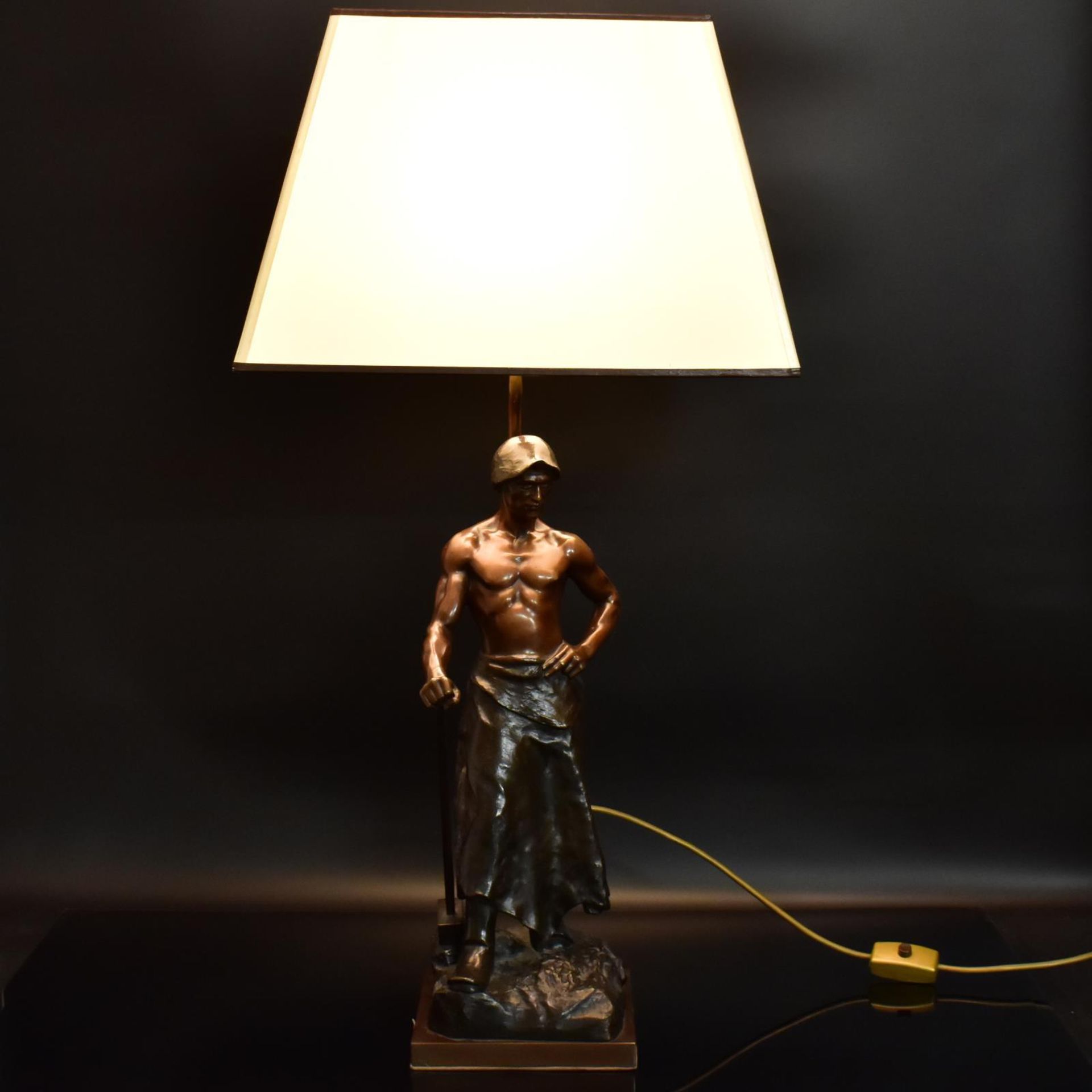 LEVASSEUR, HENRI LOUIS, NACH. Stahlarbeiter. Bronze, patiniert.