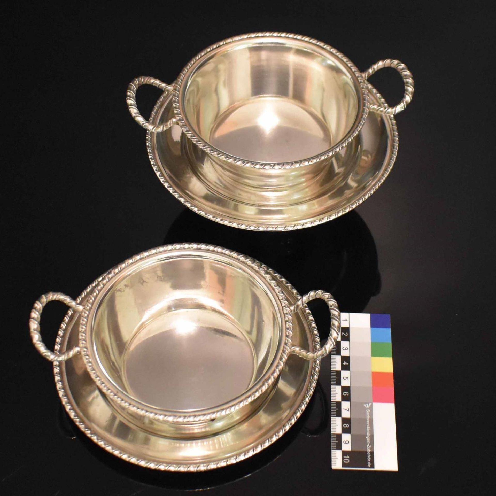 Zwei kleine Henkelschalen mit Untersetzern. Italien, 20. Jh. | Silber. - Bild 2 aus 3