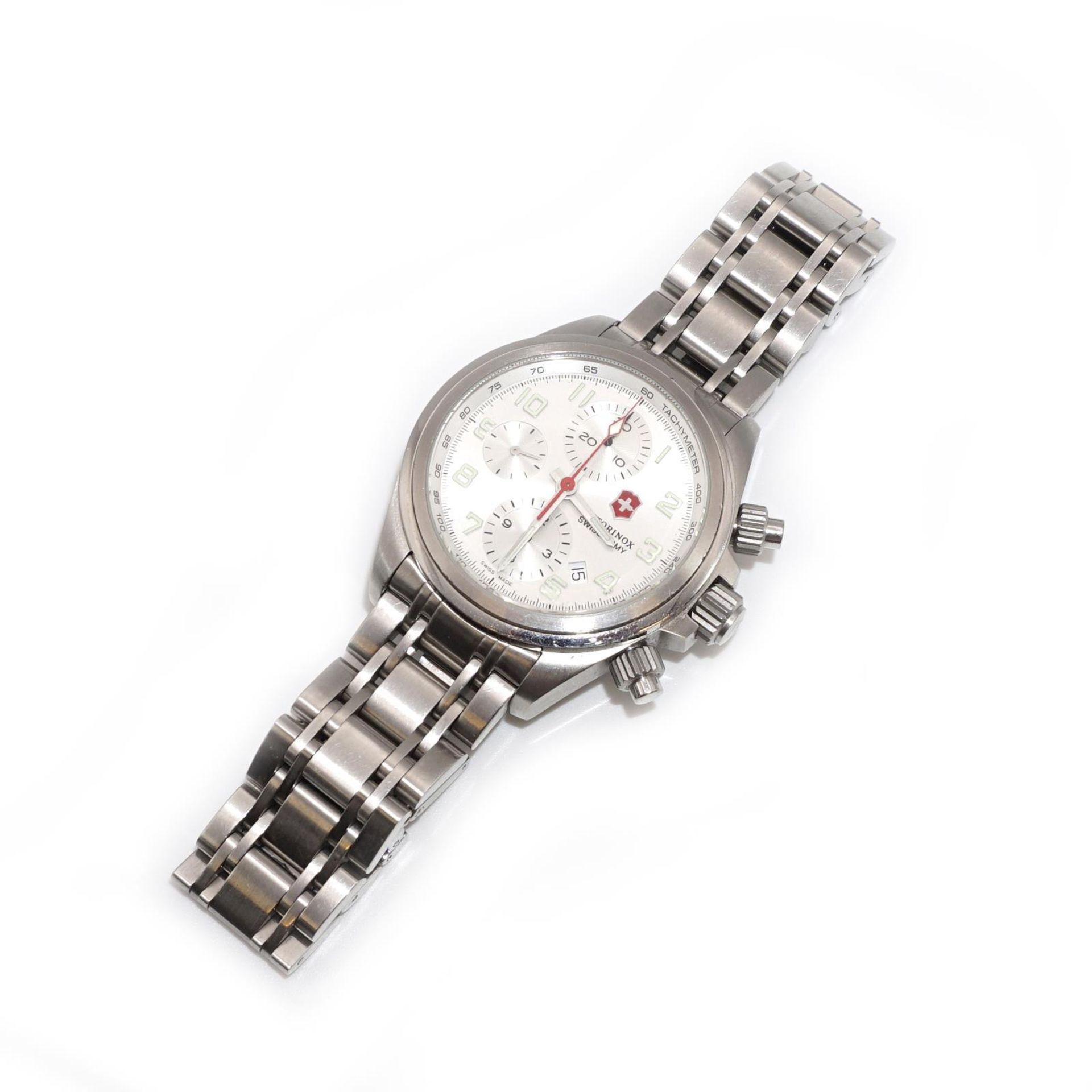 Armbanduhr mit Chronograph. Victorinox Swiss army | Gehäuse und Armband Stahl.