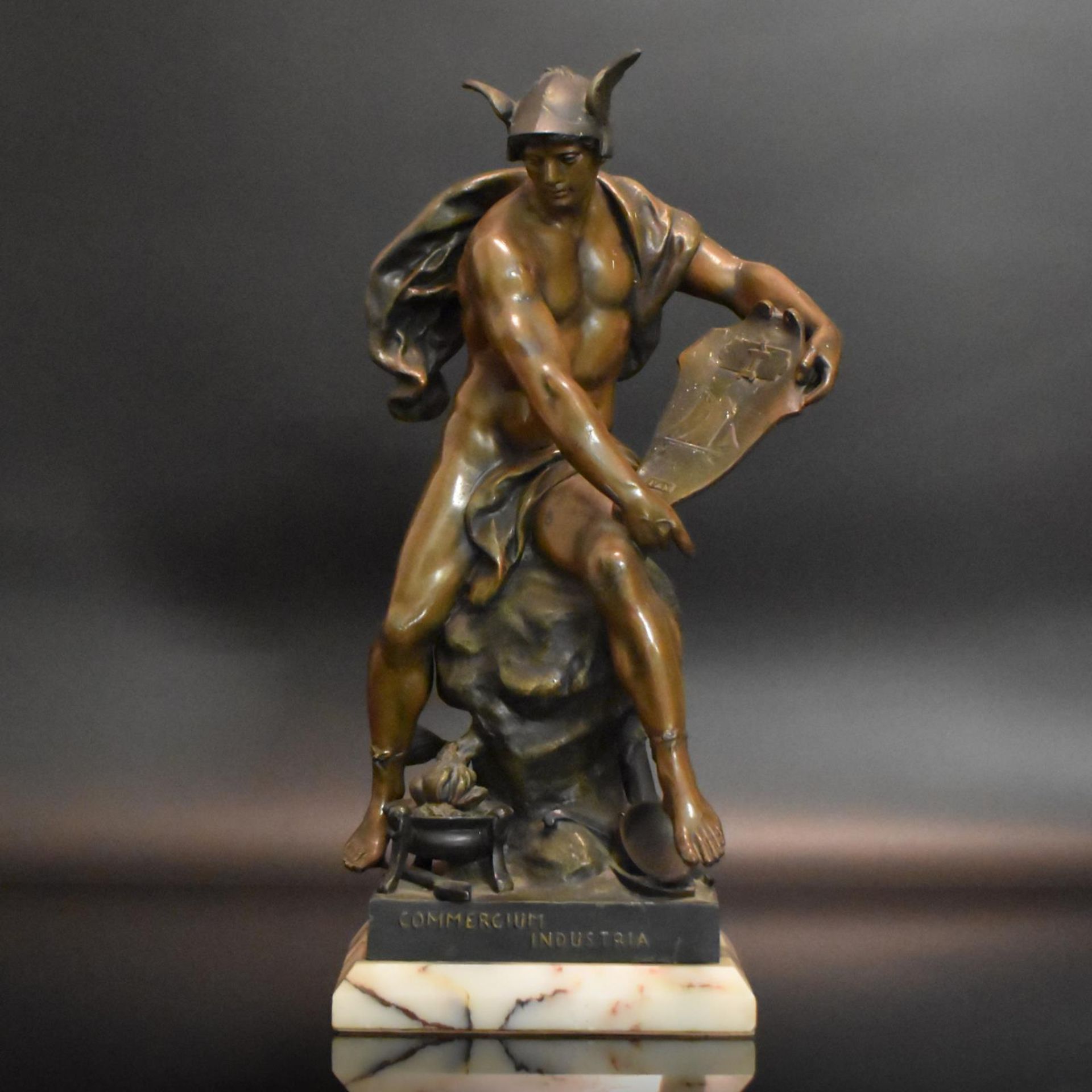 Hermes. 19./20. Jh. | Zinkguss, patiniert. Marmorplinthe.