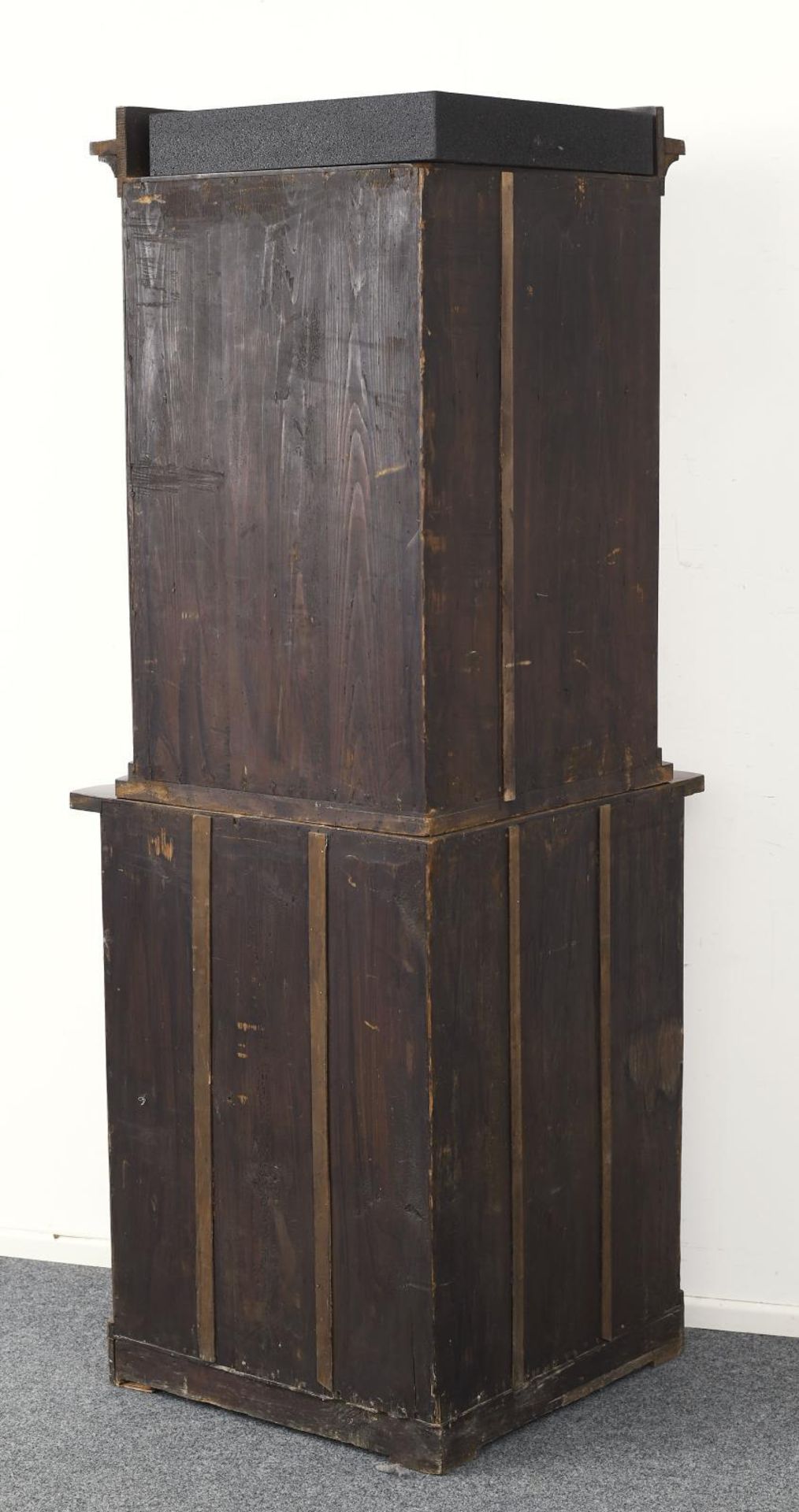 Eckschrank. Biedermeier, Norddeutschland | Mahagoni auf Nadelholz furniert, Glas. - Bild 2 aus 2