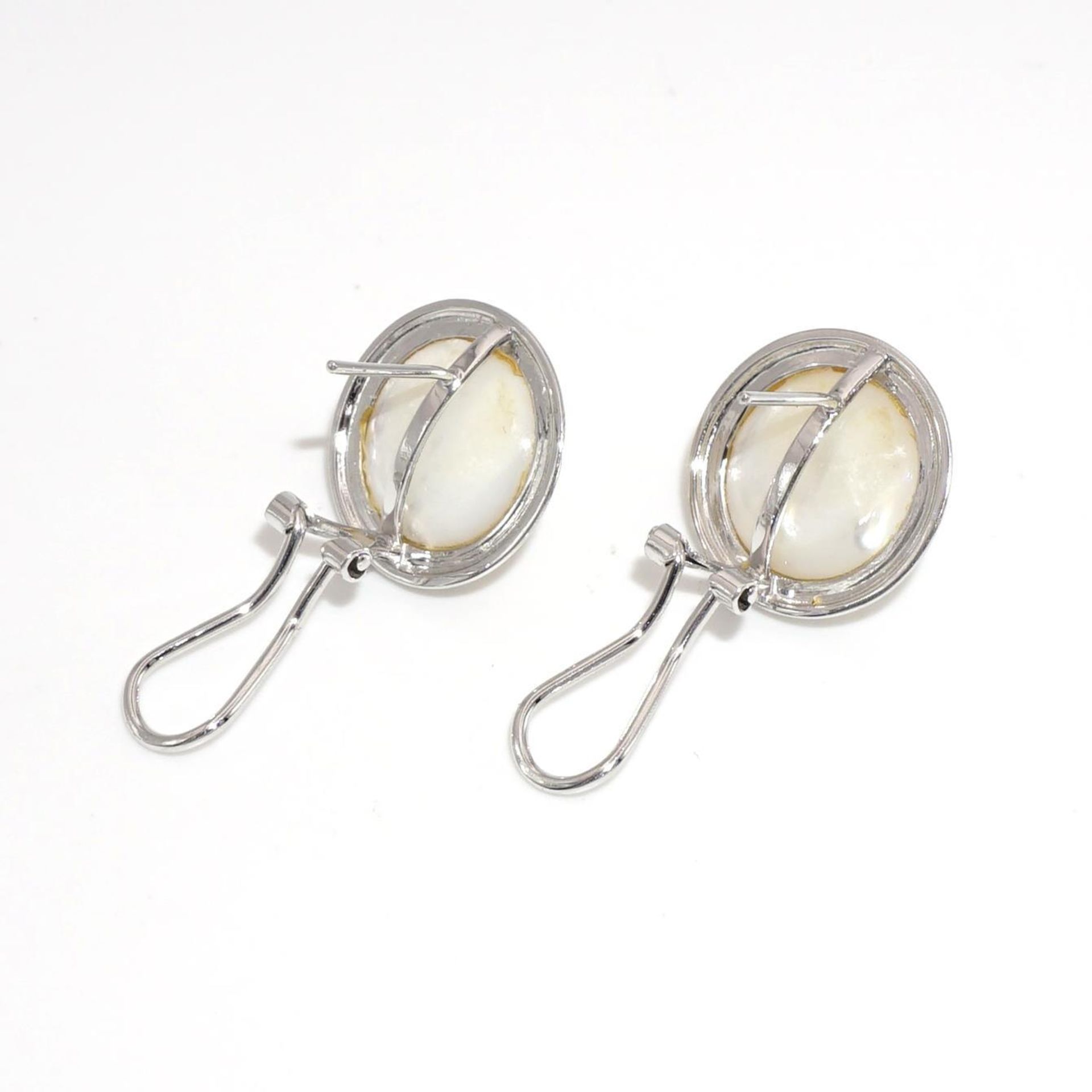 Ein Paar Ohrstecker. 14 K WG. - Bild 2 aus 2