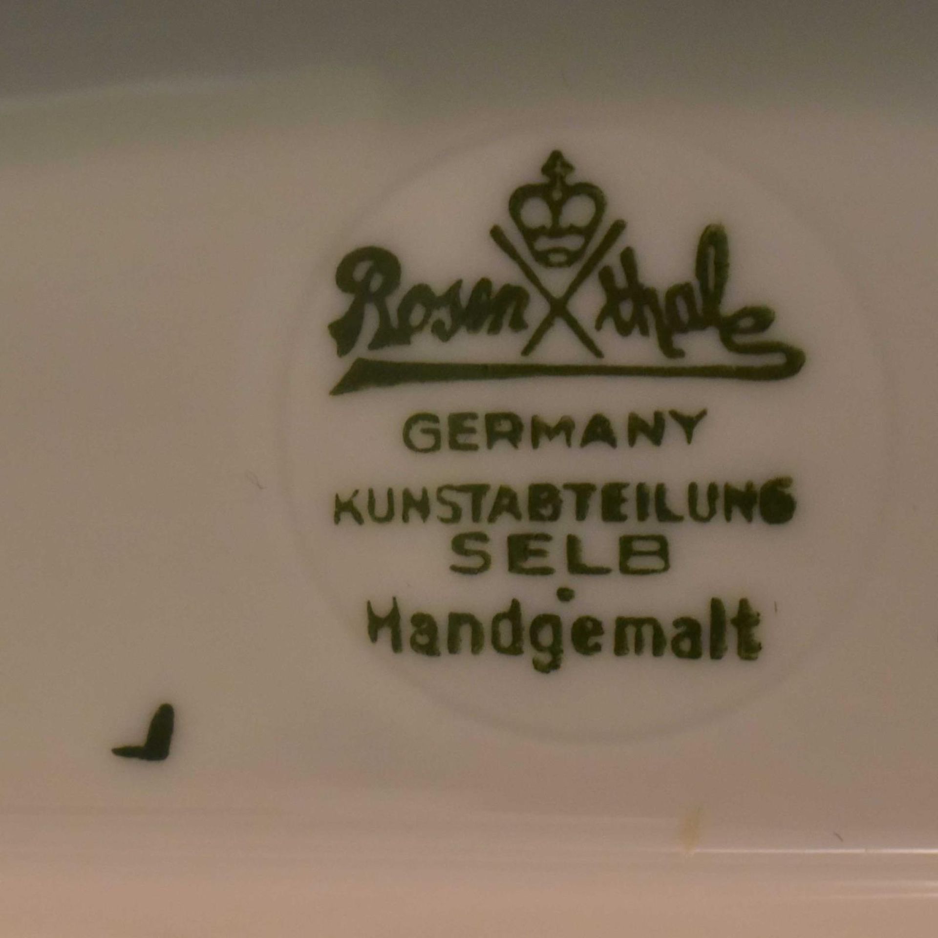 "Das Geheimnis". Rosenthal, nach Entwurf von M. H. Fritz, um 1944 | Porzellan, Unterglasurstaffage. - Bild 3 aus 3