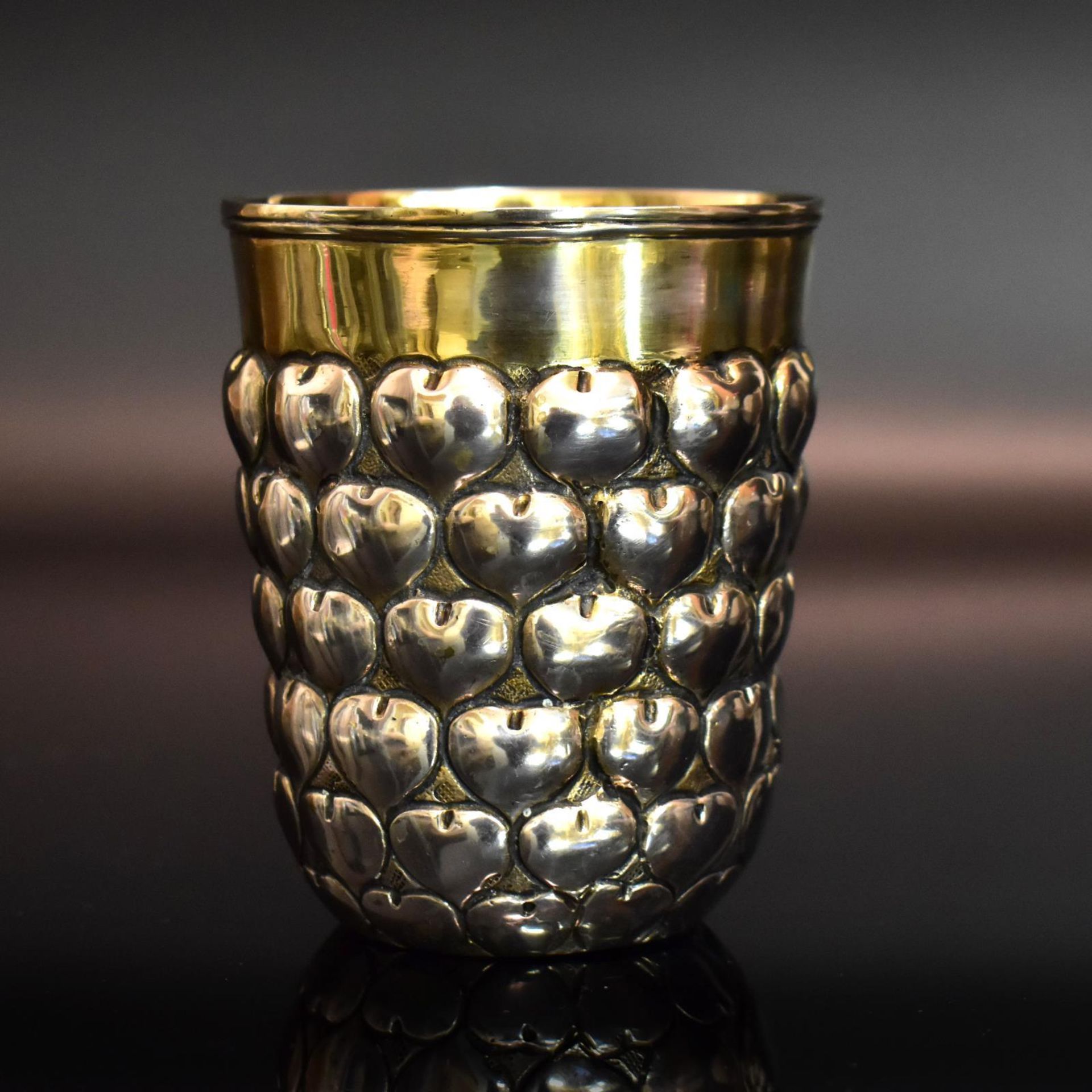 Herzbecher. Hanau, B. Neresheimer & Söhne | Silber, tlw. vergoldet.