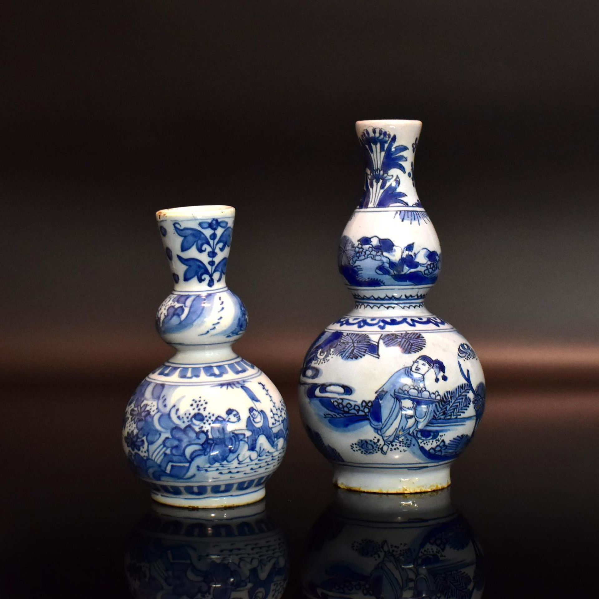 Zwei Doppelkürbisvasen. Hanau oder Frankfurt, 18. Jh. | Fayence.