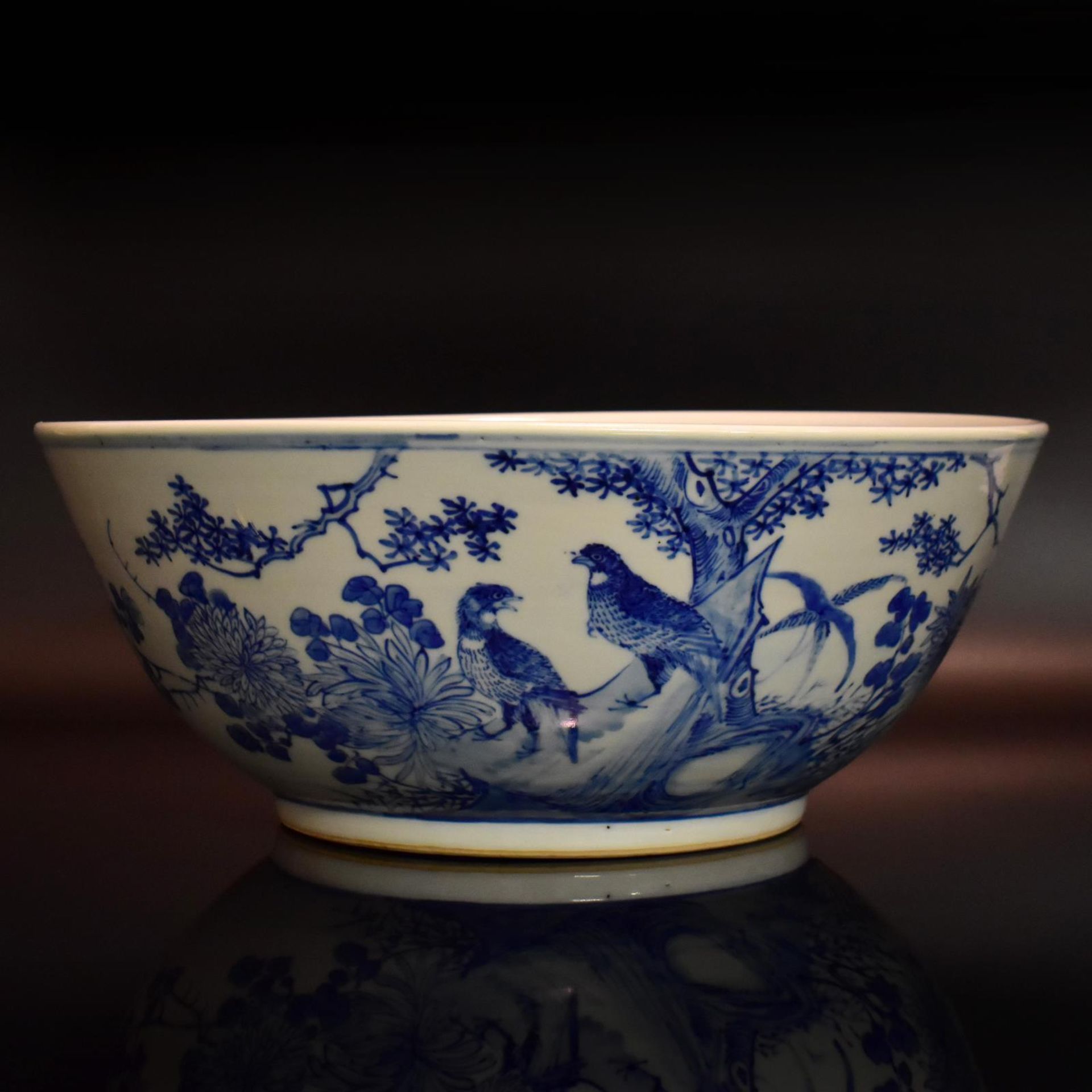 Große Kumme. China, 19./20. Jh. | Porzellan, unterglasurblauer Dekor.