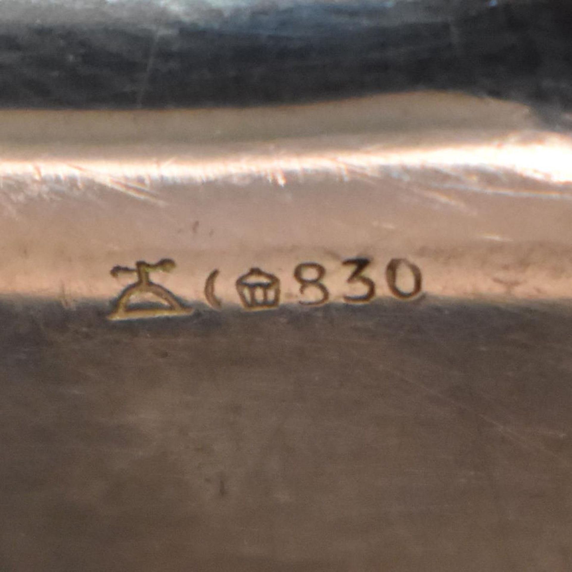 Satz von zwölf Gläseruntersetzern sowie Flaschenuntersetzer und Teller. Bremen-Hemelingen, 20. Jh... - Bild 3 aus 3