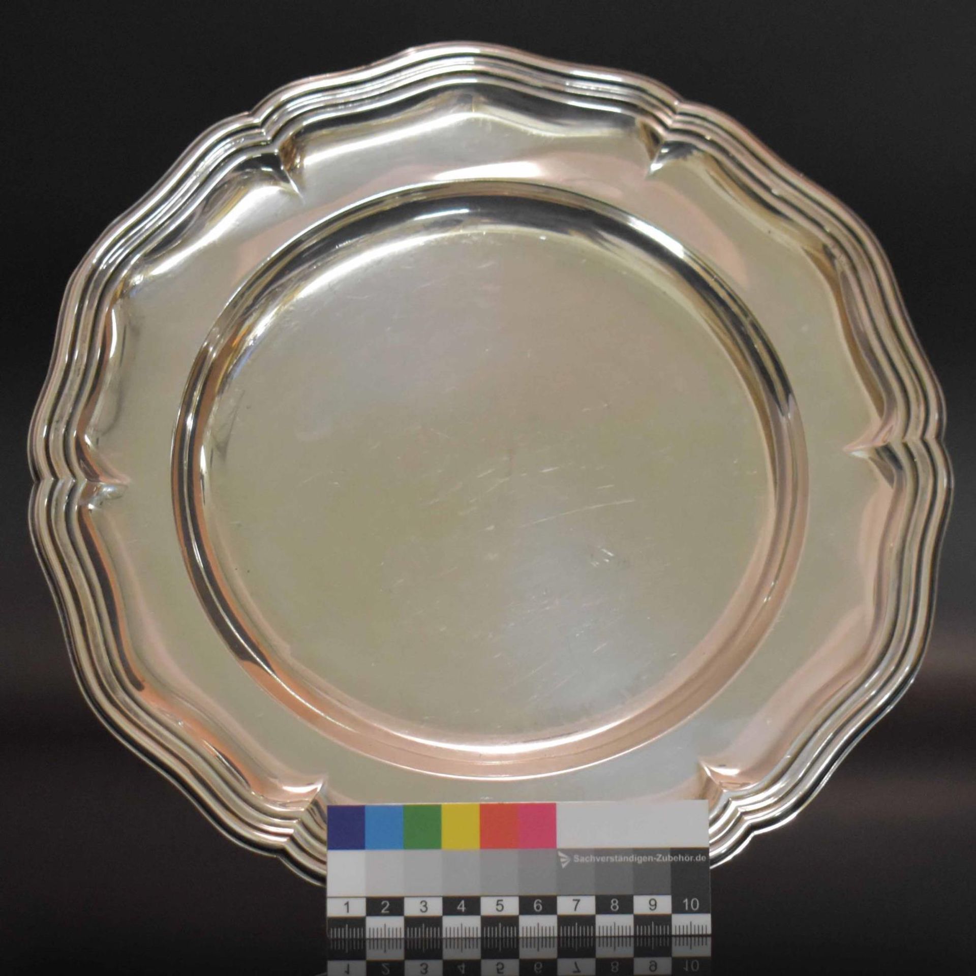 Teller. Schwäbisch Gmünd, 20. Jh., Gebrüder Kühn | Silber. - Bild 2 aus 3