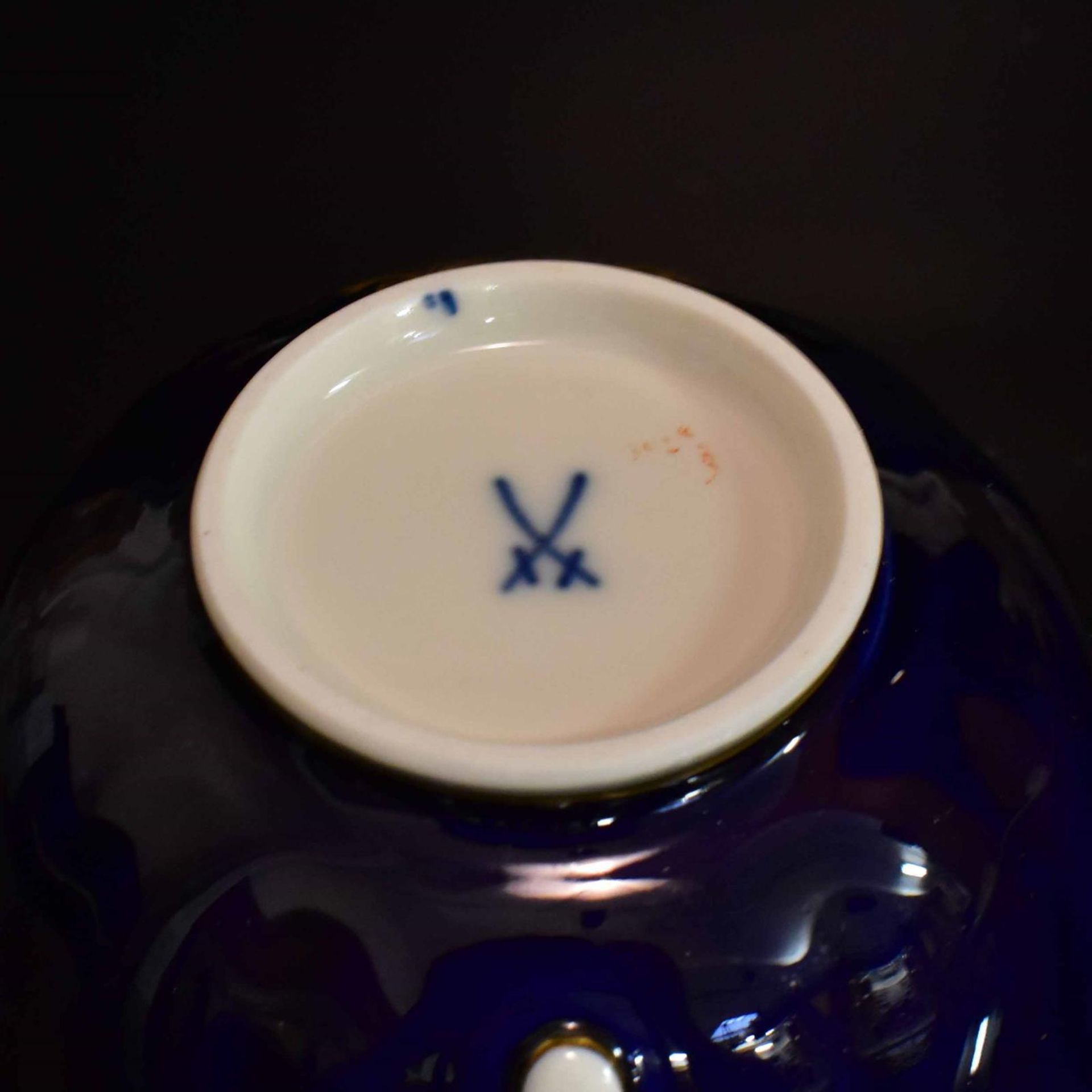 Neun Serviceteile. Meissen | Porzellan, Farb- und Goldstaffagen. - Bild 2 aus 3