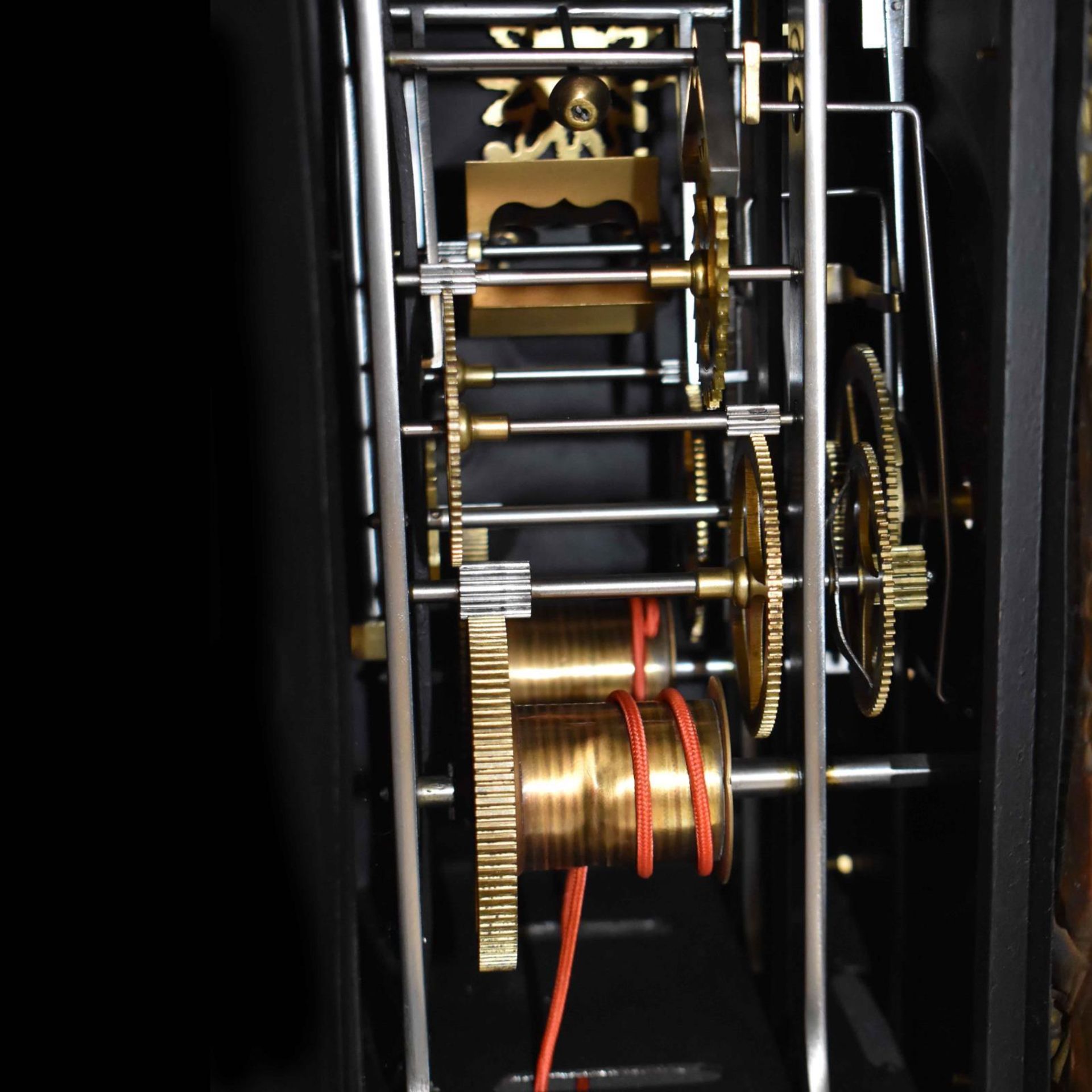 Comtoise. (wohl) La Gallicy, Frankreich, (wohl) 19. Jh. | Blech, Gold- und Farbfassung. Verschied... - Bild 5 aus 6