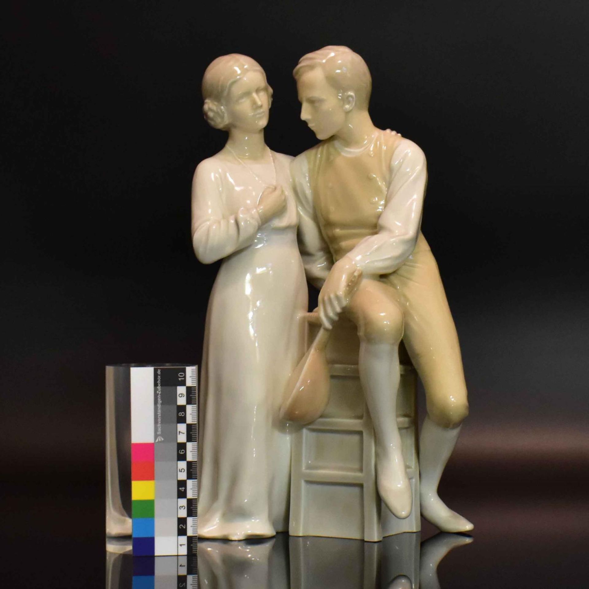 Junges Paar mit Mandoline. Bing & Grondahl, 1902-14 | Porzellan, Unterglasurstaffage. - Bild 2 aus 4