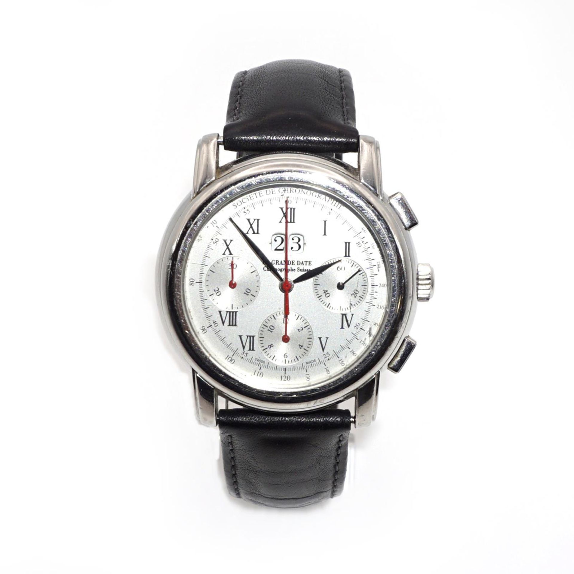 Armbanduhr mit Chronograph. La grande date, Schweiz | Gehäuse Stahl, Lederarmband.
