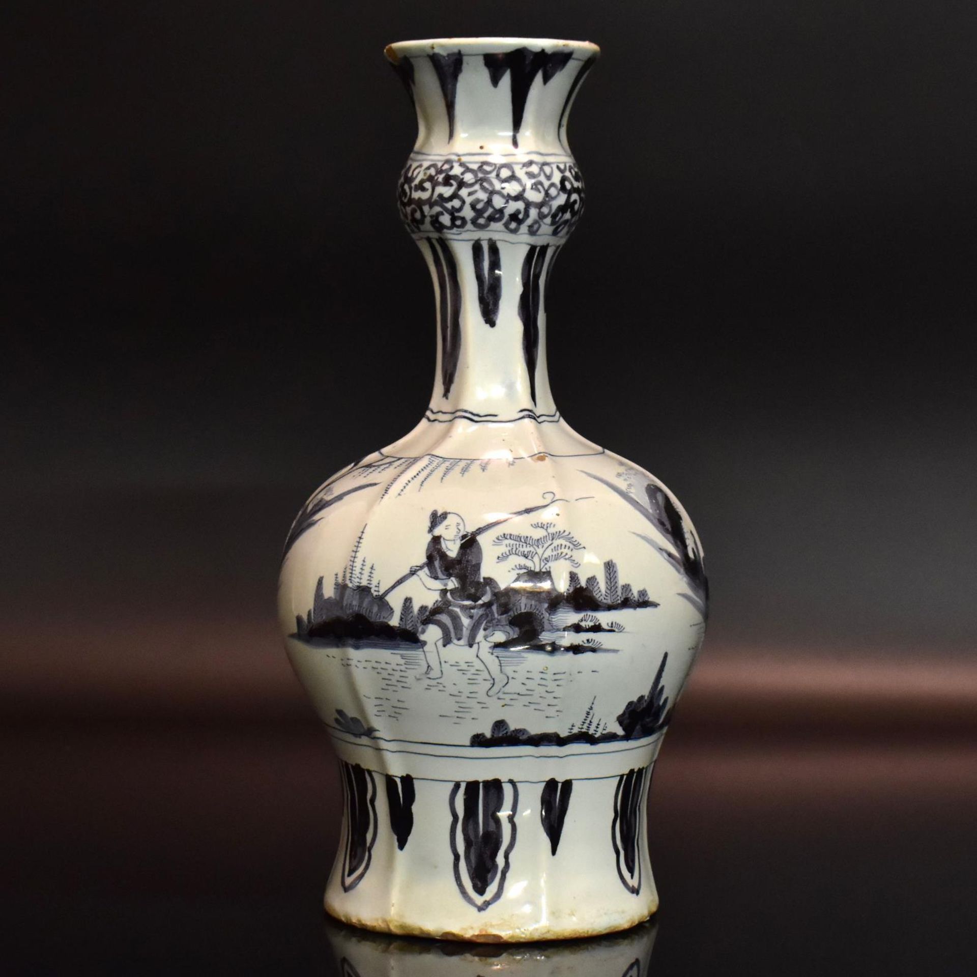 Knoblauchvase. Frankfurt, 18. Jh. | Fayence.