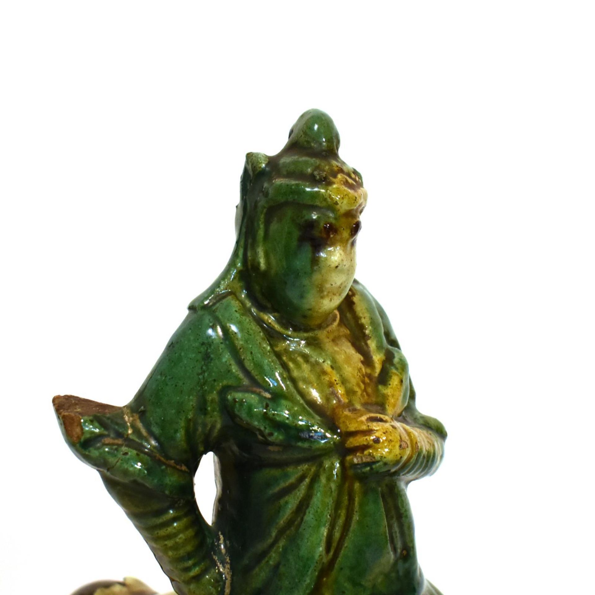 Dachreiter. China | Steinzeug, heller Scherben. Grüne und gelbe Glasur. - Bild 2 aus 3